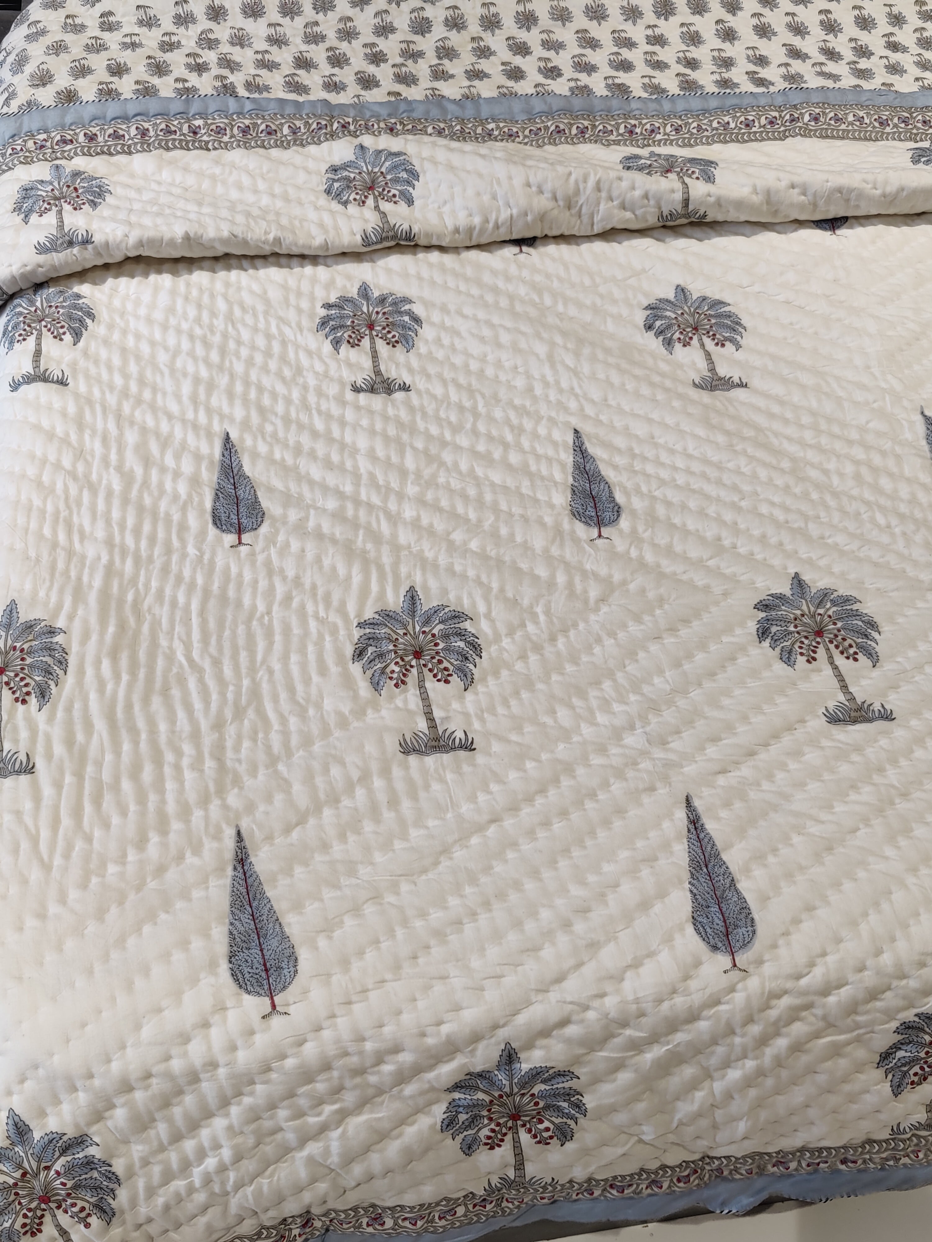 GREY PALM CYPRESS HAND BLOCK PRINTED REVERSIBLE MULMUL QUILT