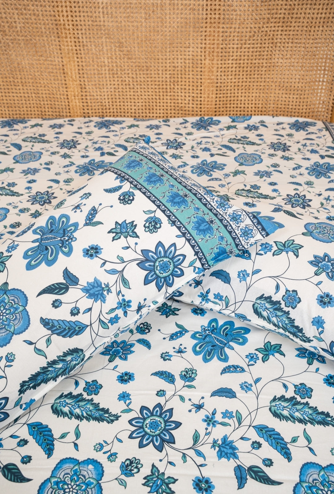 SHALIMAR BEDSHEET WITH TWO REVERSIBLE PILLOW COVERS