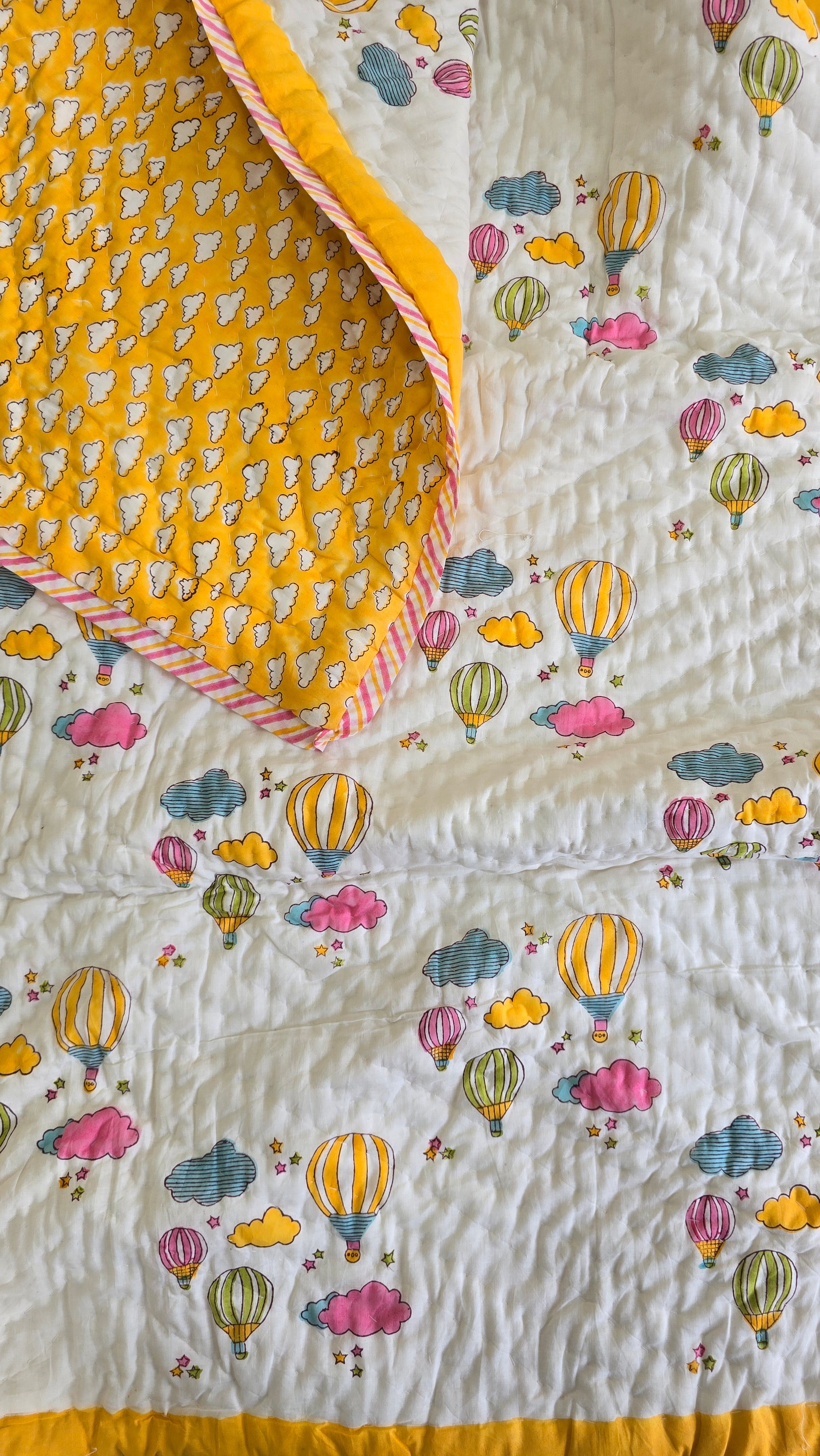 HOT AIR BALLOON HANDBLOCK PRINTED REVERSIBLE MULMUL BABY QUILT (1 Year to 5 Years)