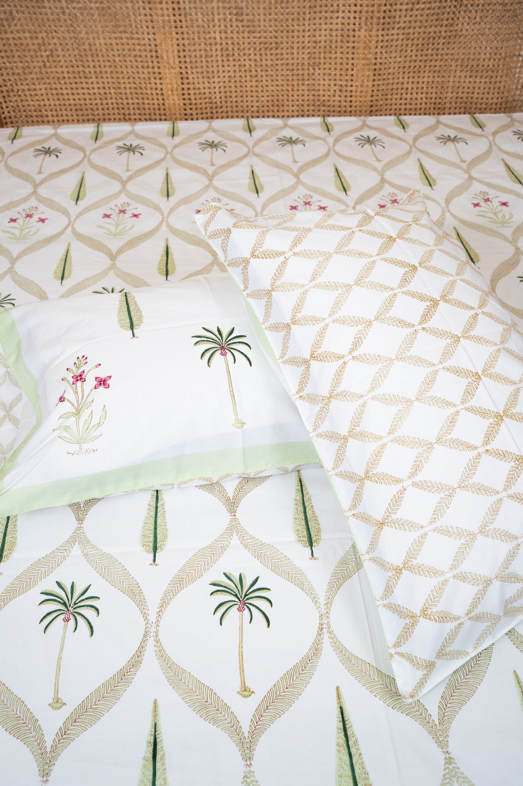 HAND BLOCK PRINTED BEDSHEET WITH TWO REVERSIBLE PILLOW COVERS