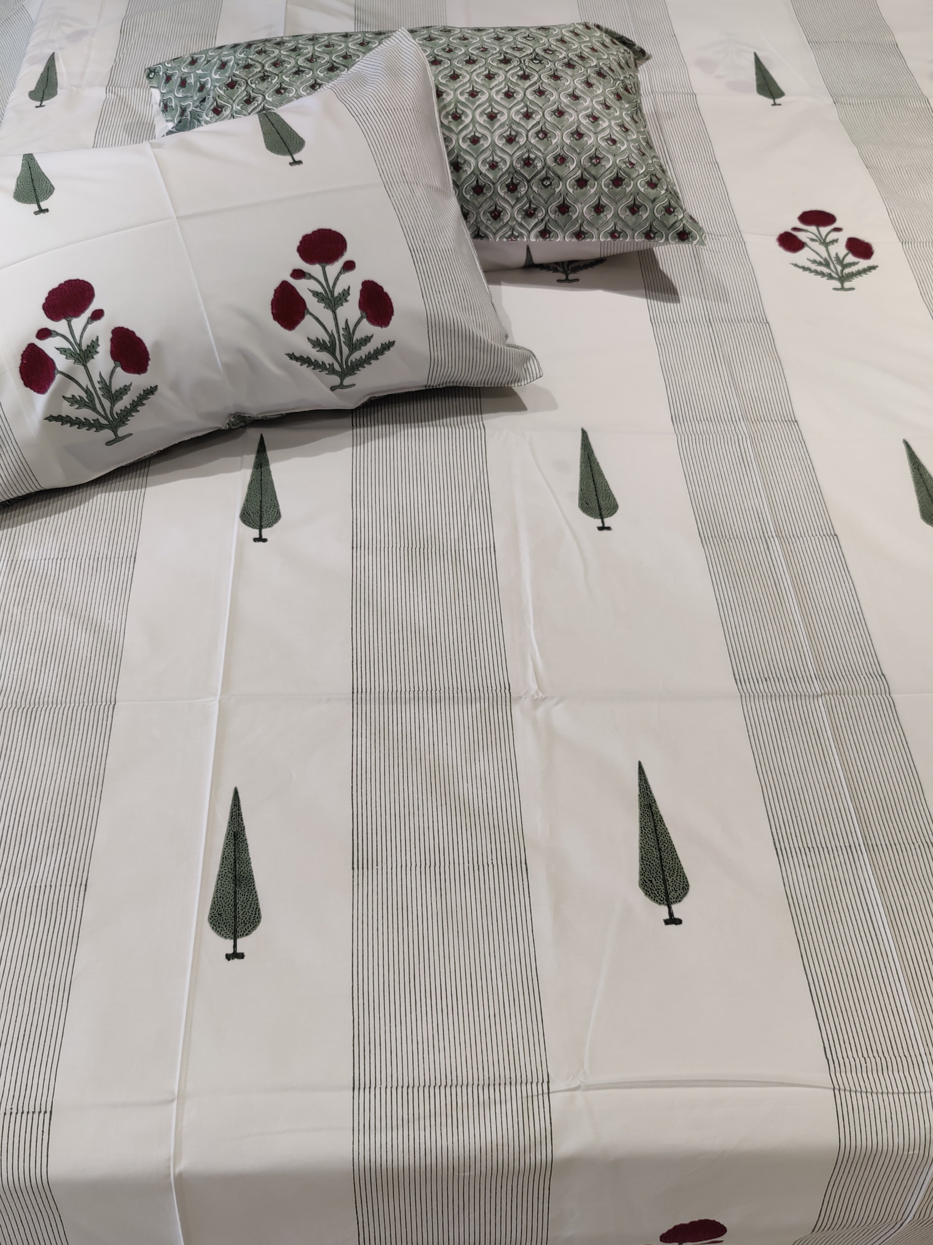 POPPY WITH PANELLING HANDBLOCK PRINTED BEDSHEET WITH TWO REVERSIBLE PILLOW COVERS