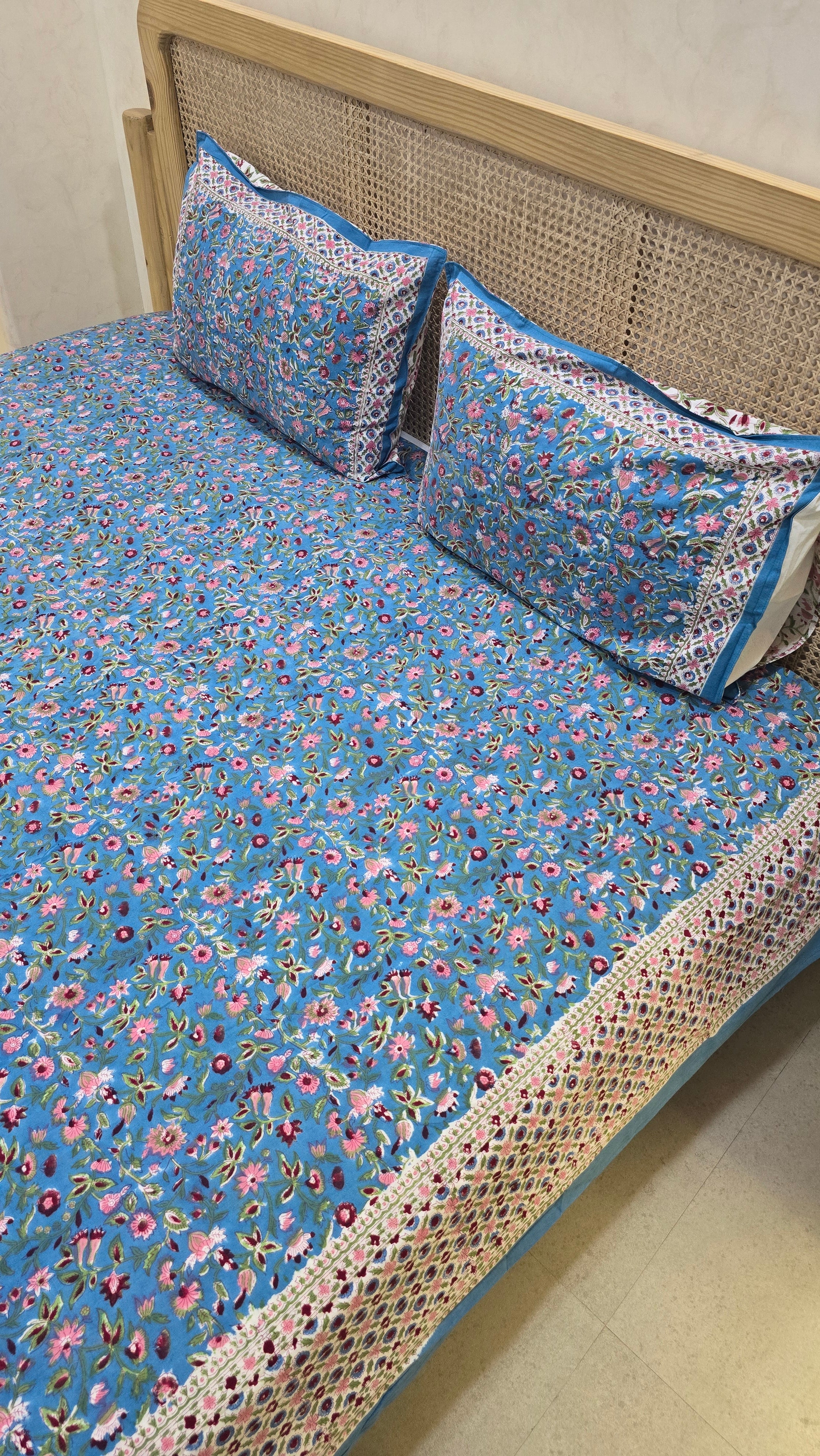 FESTIVE HANDBLOCK PRINTED BEDSHEET WITH 2 REVERSIBLE PILLOW COVERS
