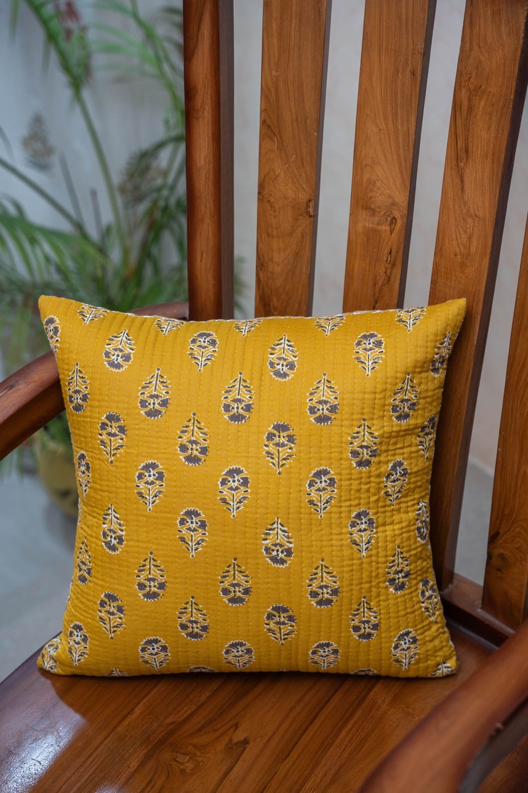 KANAK - SINGLE PIECE QUILTED 16 BY 16 INCHES CUSHION