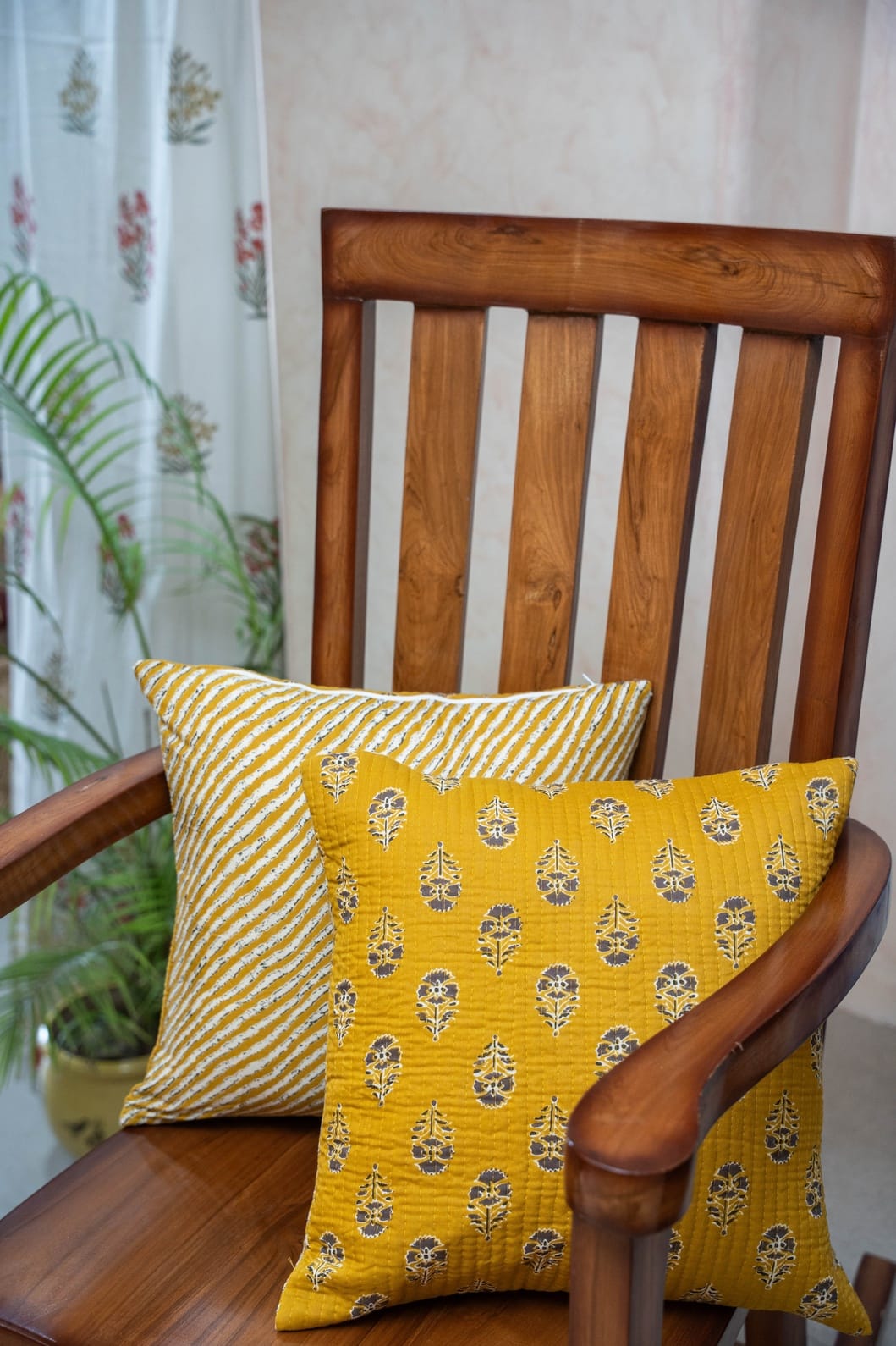 KANAK - SINGLE PIECE QUILTED 16 BY 16 INCHES CUSHION