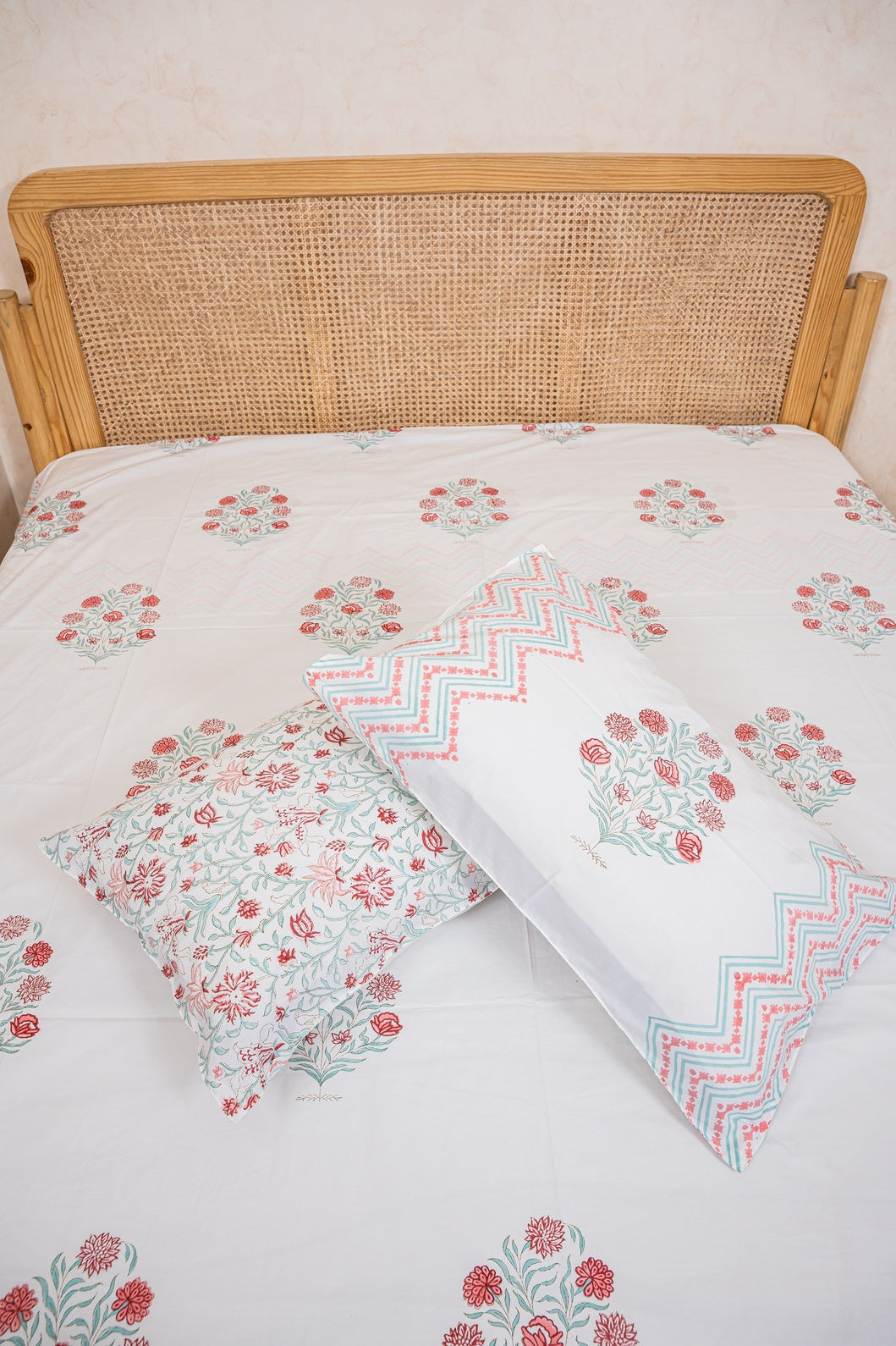SURYA HANDBLOCK PRINTED BEDSHEET WITH TWO REVERSIBLE PILLOW COVERS