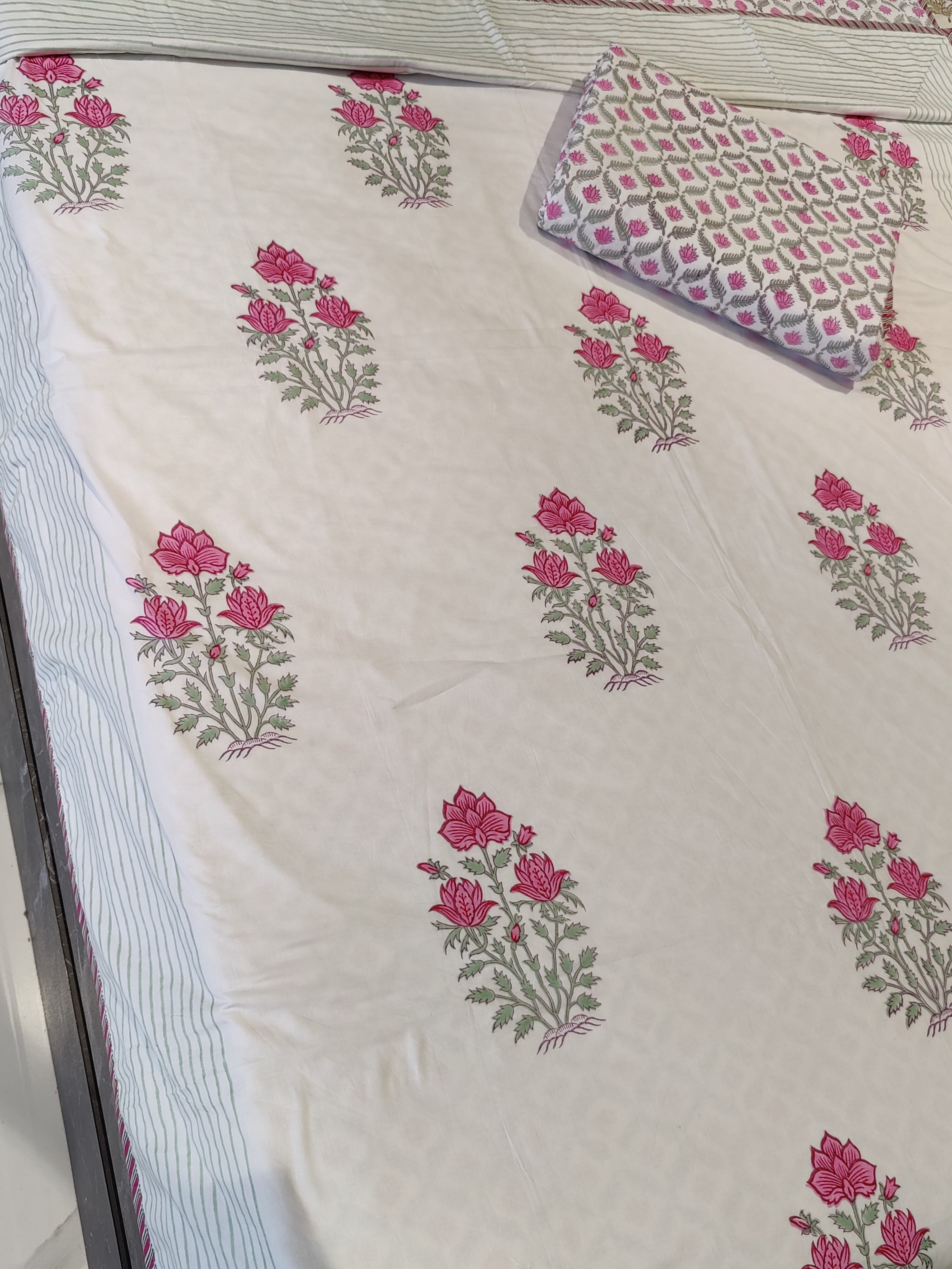 TARA HANDBLOCK PRINTED REVERSIBLE MULMUL DOHAR