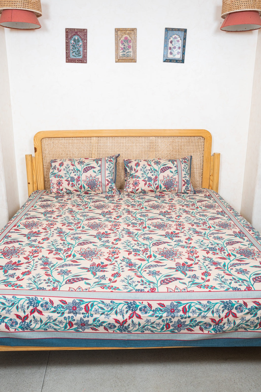 SHALIMAR BEDSHEET WITH TWO REVERSIBLE PILLOW COVERS