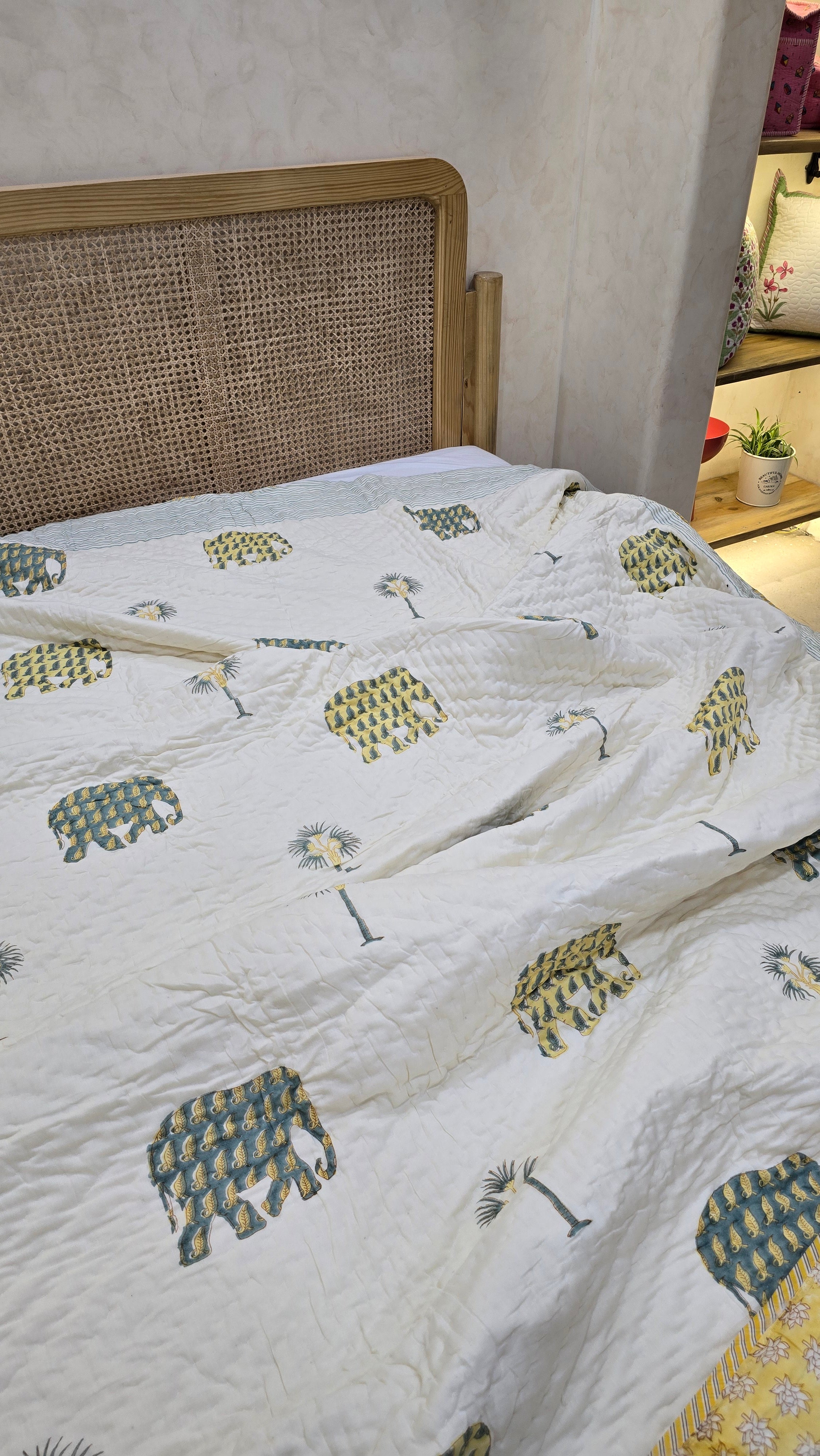 YELLOW ELEPHANT HAND BLOCK PRINTED REVERSIBLE MULMUL DOUBLE BED QUILT