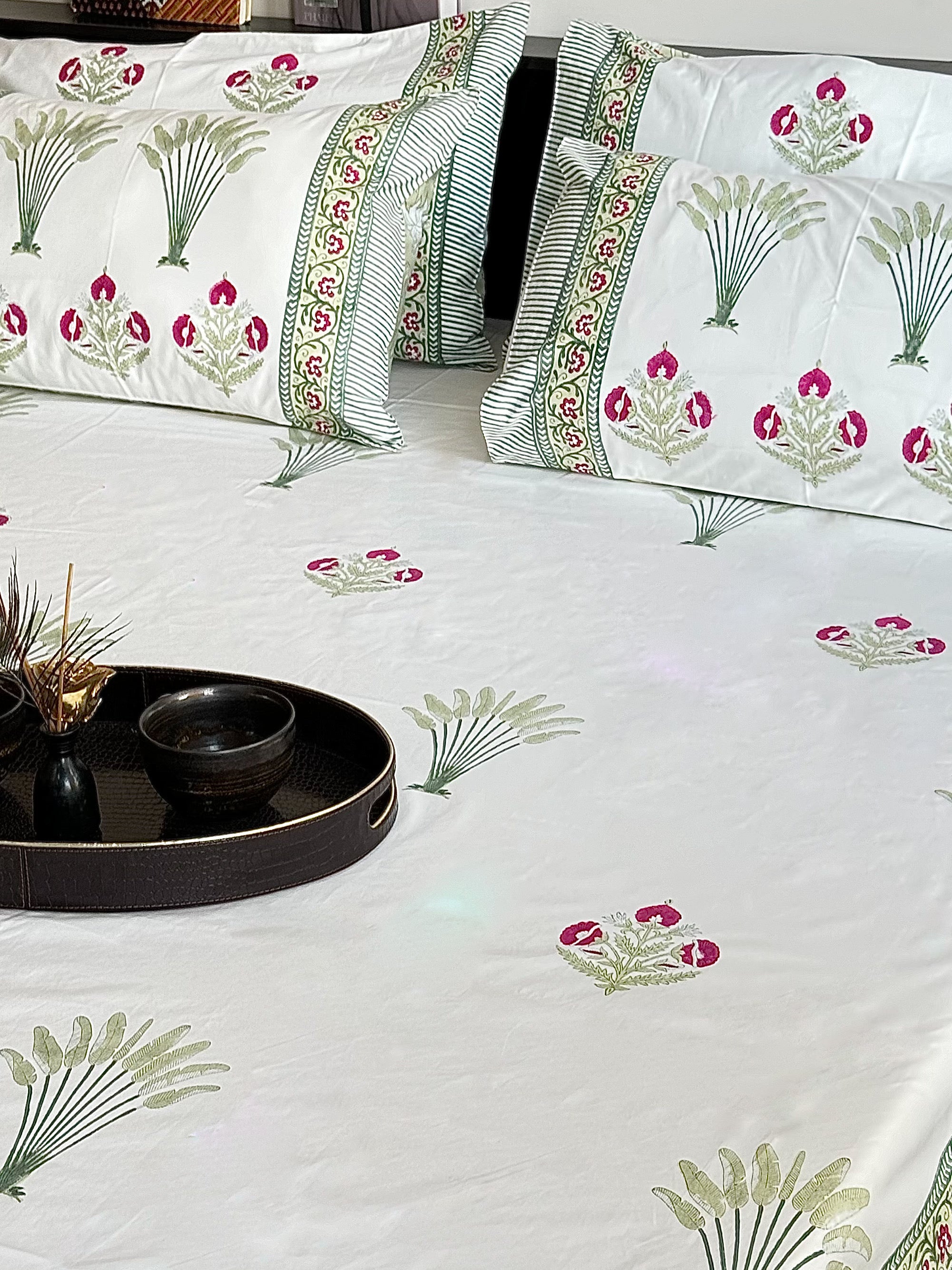 PARIZA HANDBLOCK PRINTED BEDSHEET WITH TWO REVERSIBLE PILLOW COVERS
