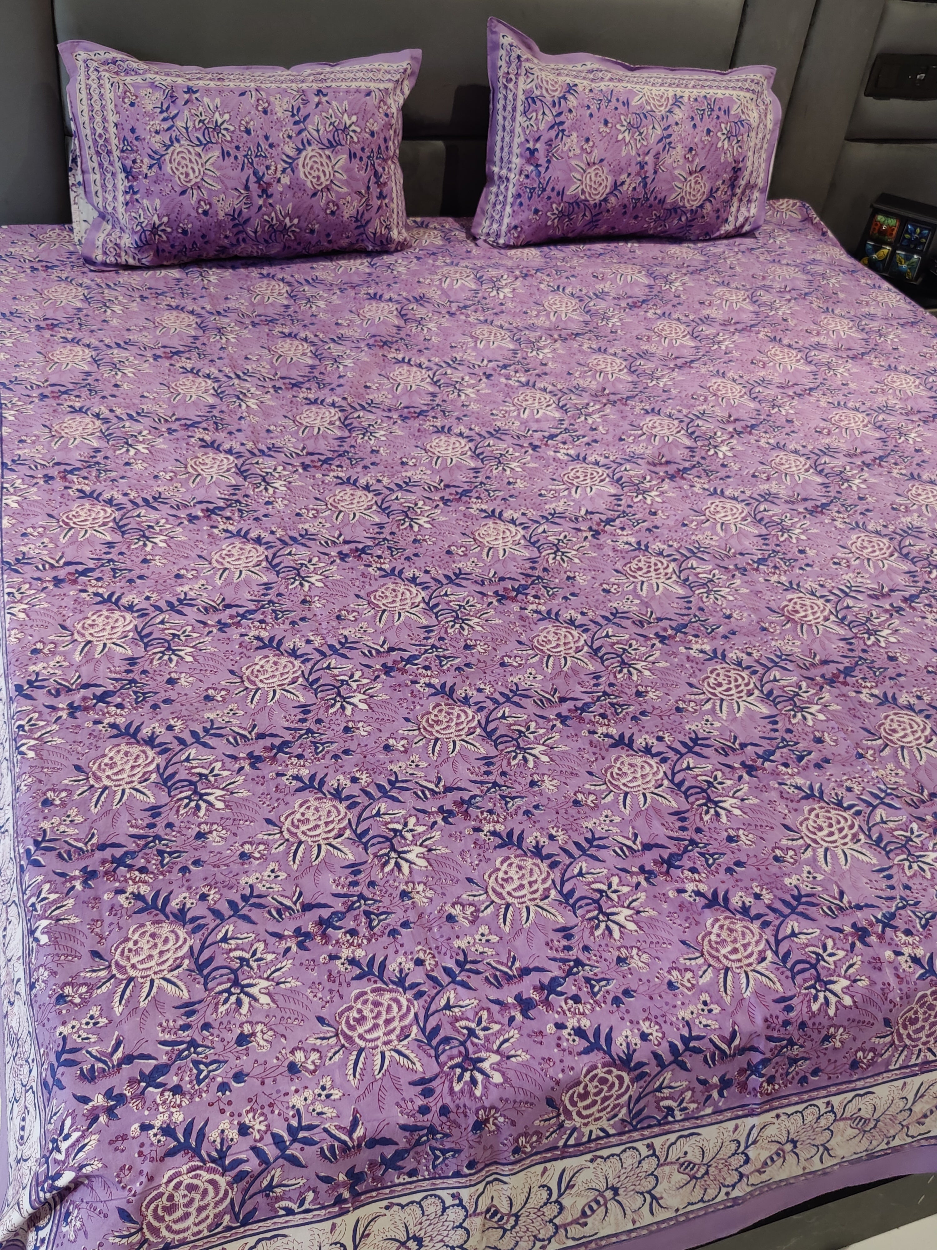 FESTIVE HANDBLOCK PRINTED BEDSHEET WITH 2 REVERSIBLE PILLOW COVERS