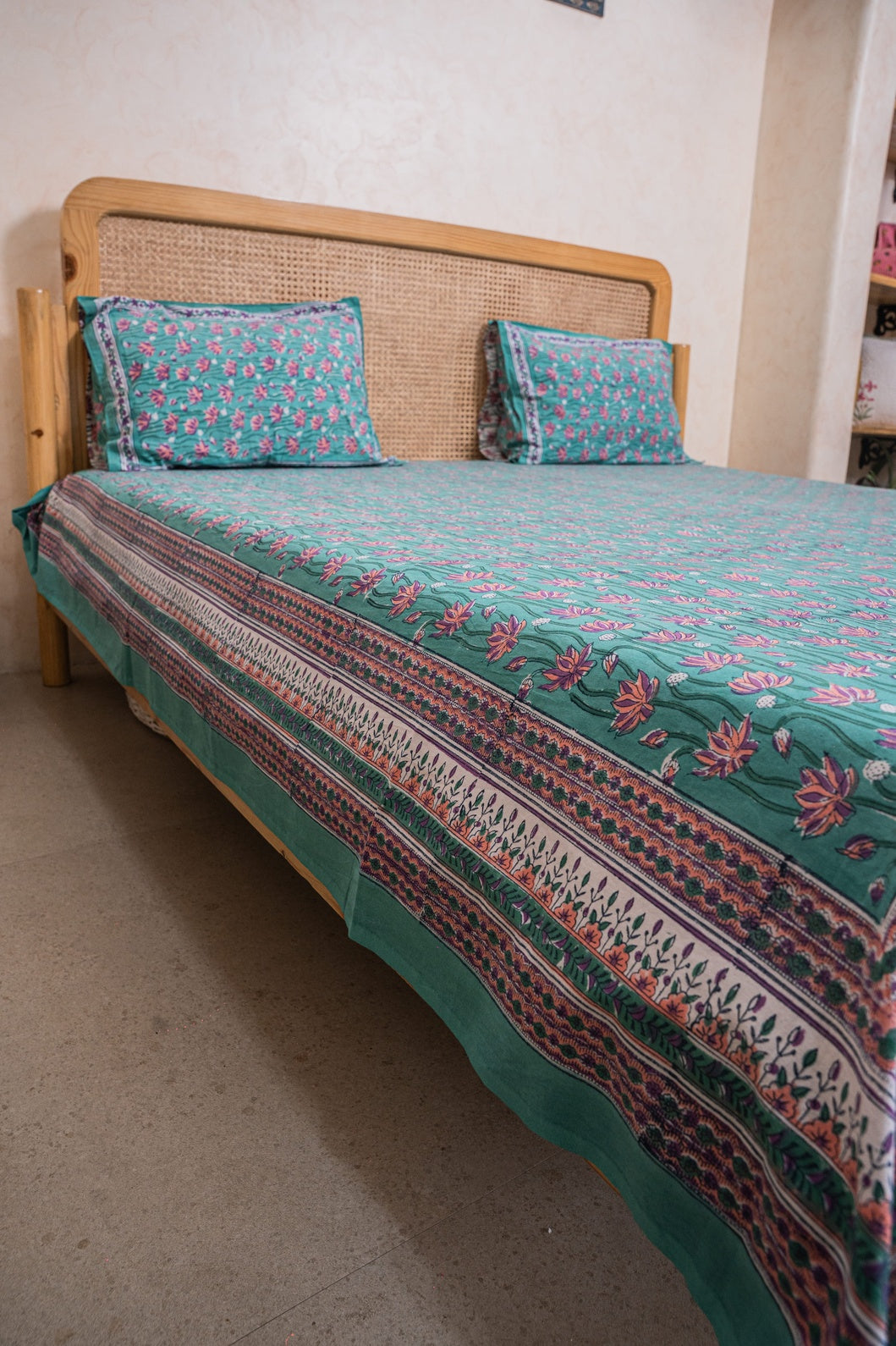 FESTIVE HANDBLOCK PRINTED BEDSHEET WITH 2 REVERSIBLE PILLOW COVERS