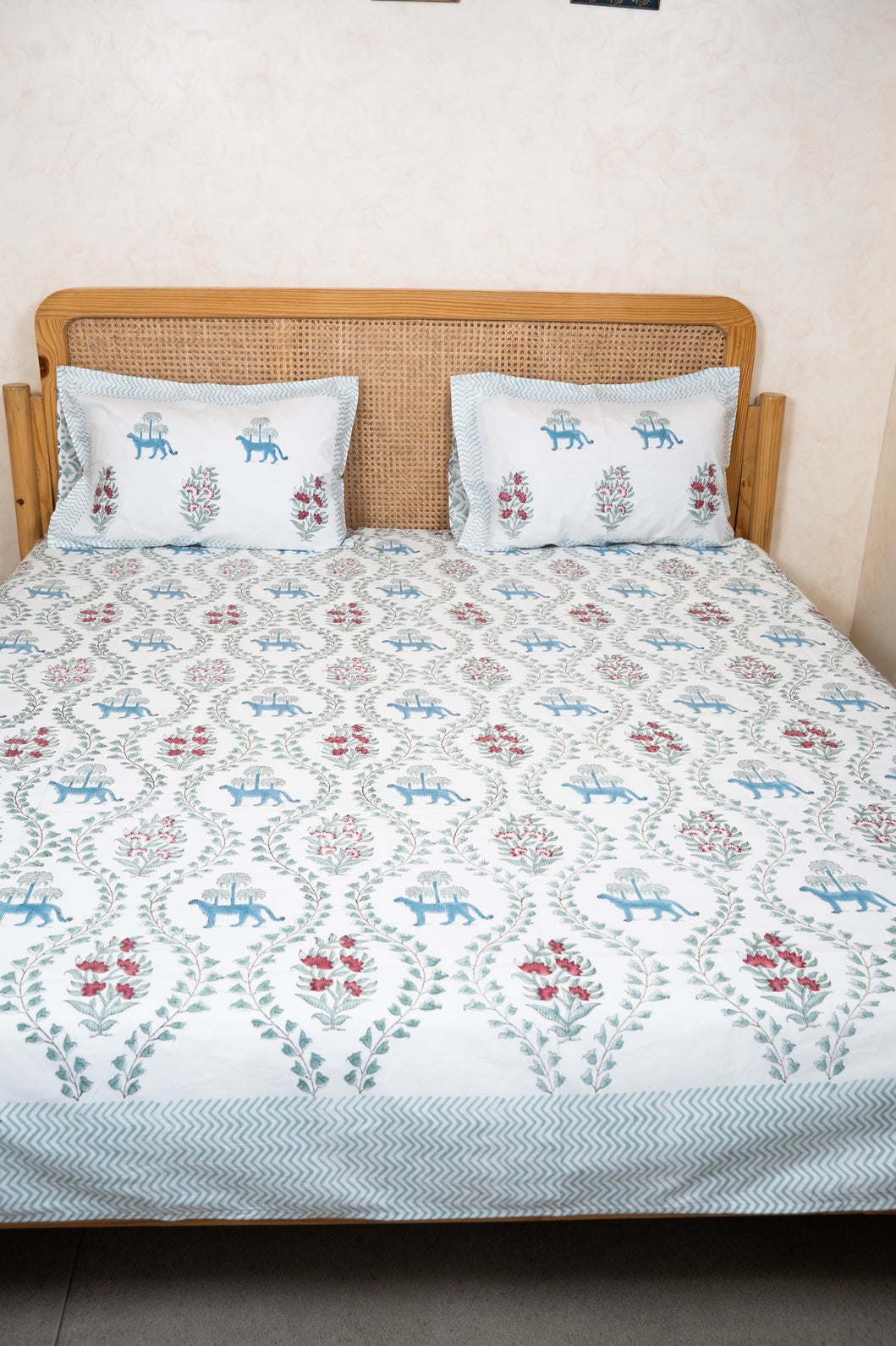 HANDBLOCK PRINTED BEDSHEET WITH TWO REVERSIBLE PILLOW COVERS