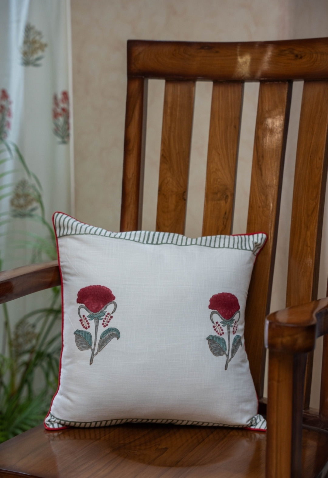 A PAIR OF HANDBLOCK PRINTED 16*16 INCHES CUSHION COVER