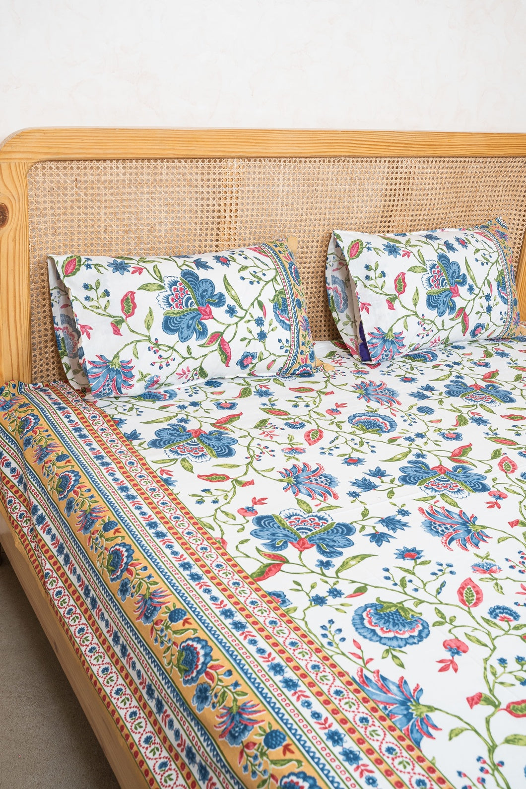 SHALIMAR BEDSHEET WITH TWO REVERSIBLE PILLOW COVERS