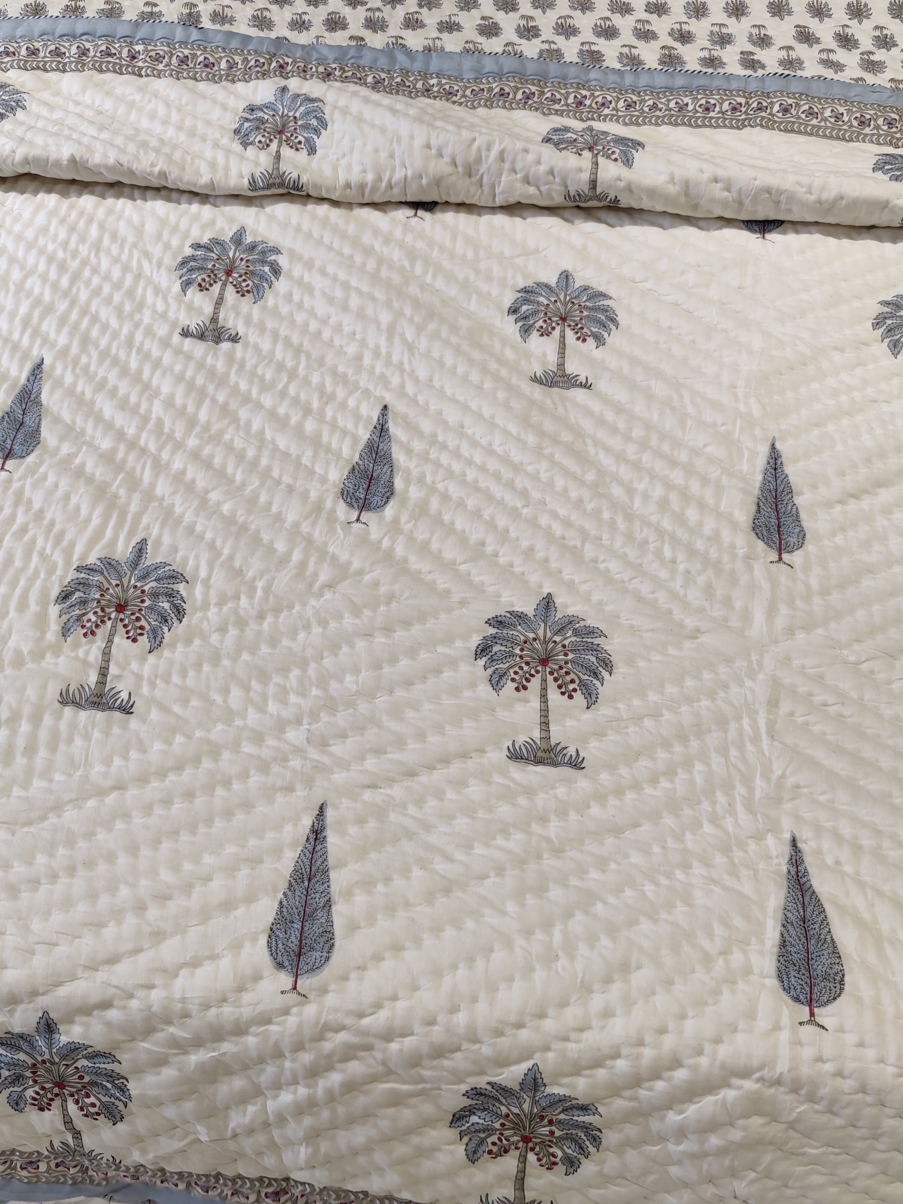 GREY PALM CYPRESS HAND BLOCK PRINTED REVERSIBLE MULMUL QUILT