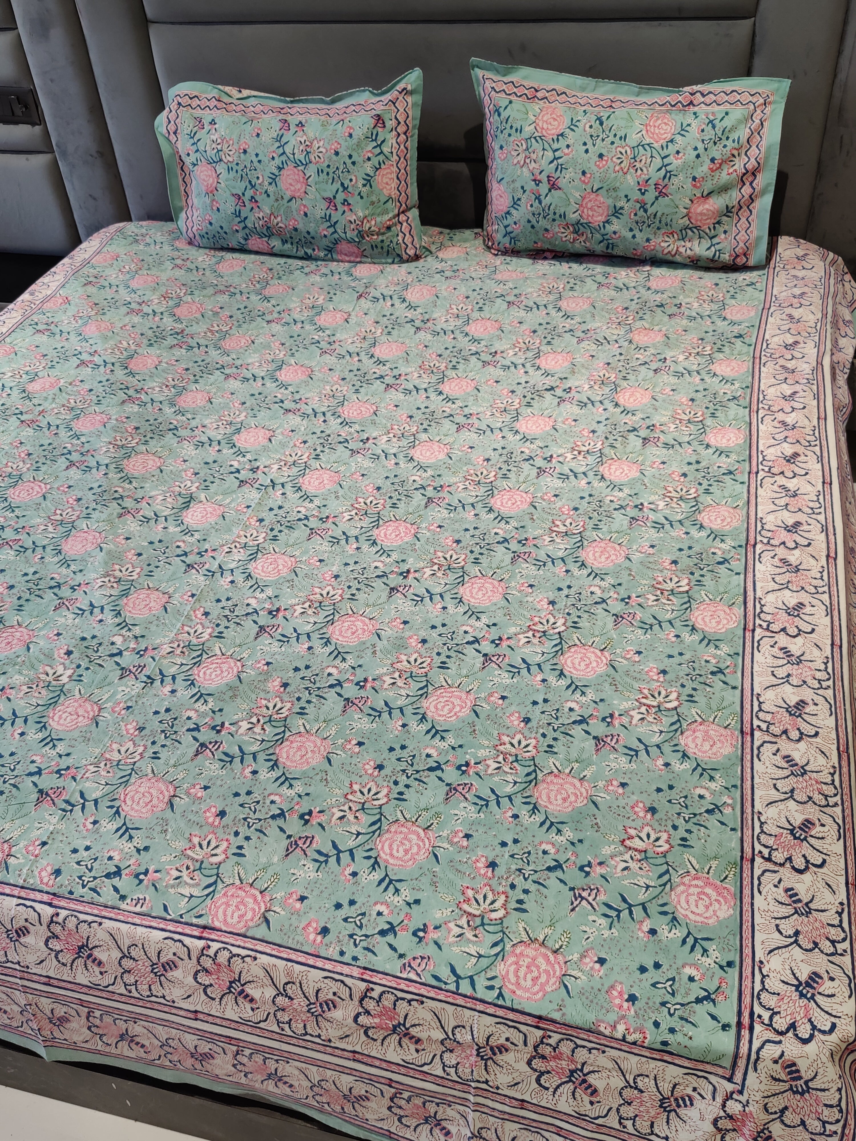 FESTIVE HANDBLOCK PRINTED BEDSHEET WITH 2 REVERSIBLE PILLOW COVERS