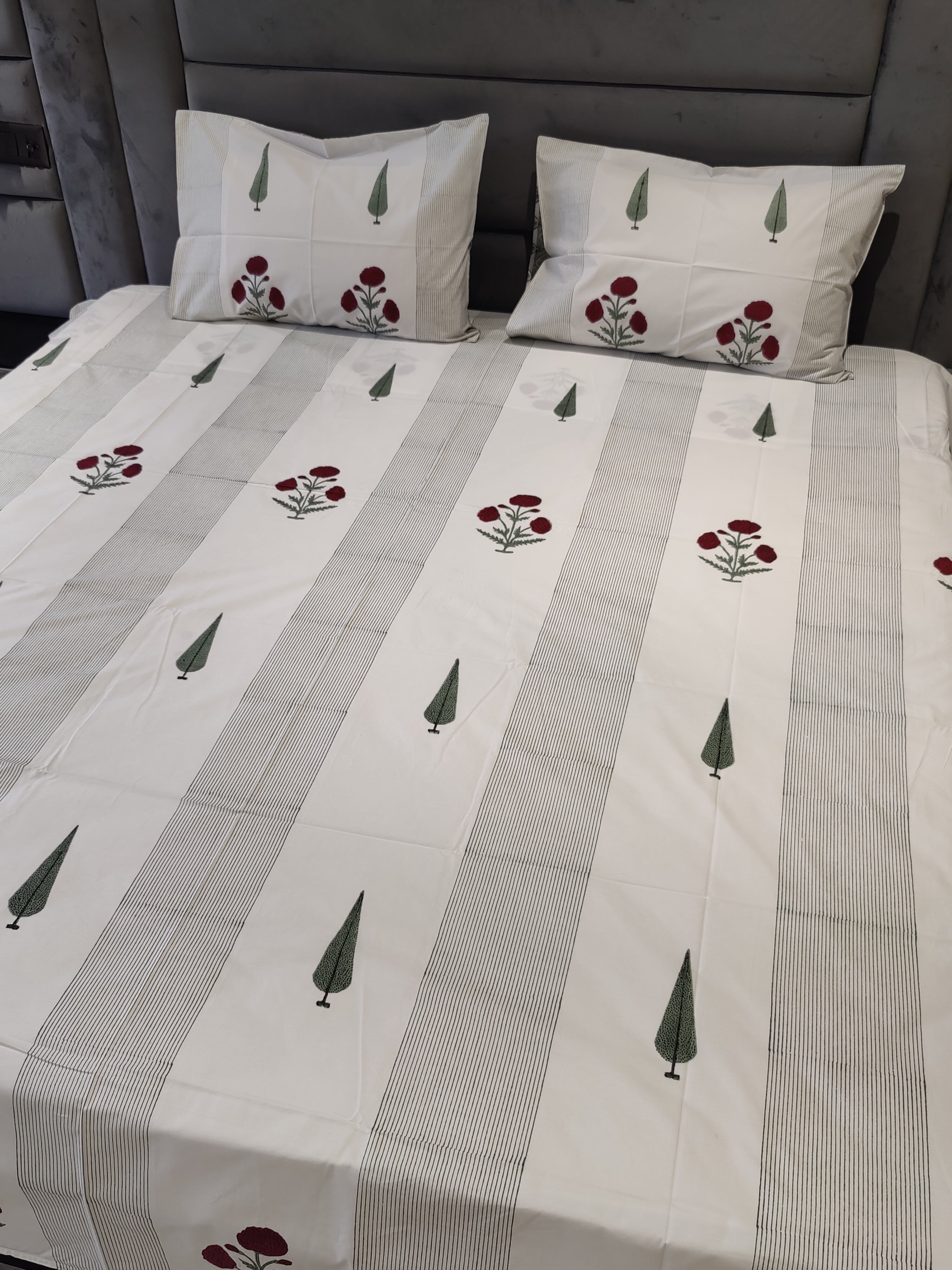 POPPY WITH PANELLING HANDBLOCK PRINTED BEDSHEET WITH TWO REVERSIBLE PILLOW COVERS
