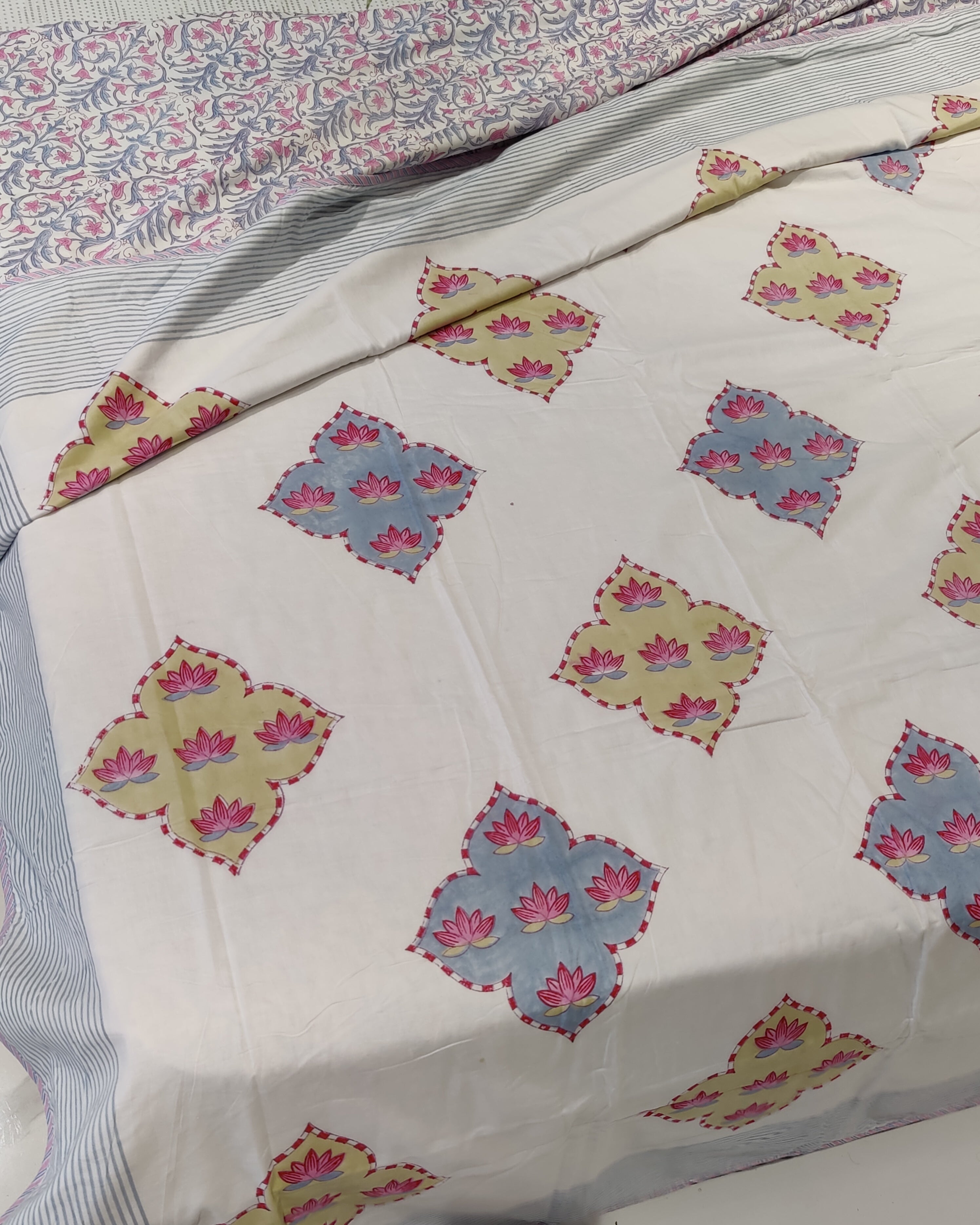 LOTUS HANDBLOCK PRINTED REVERSIBLE MULMUL DOHAR