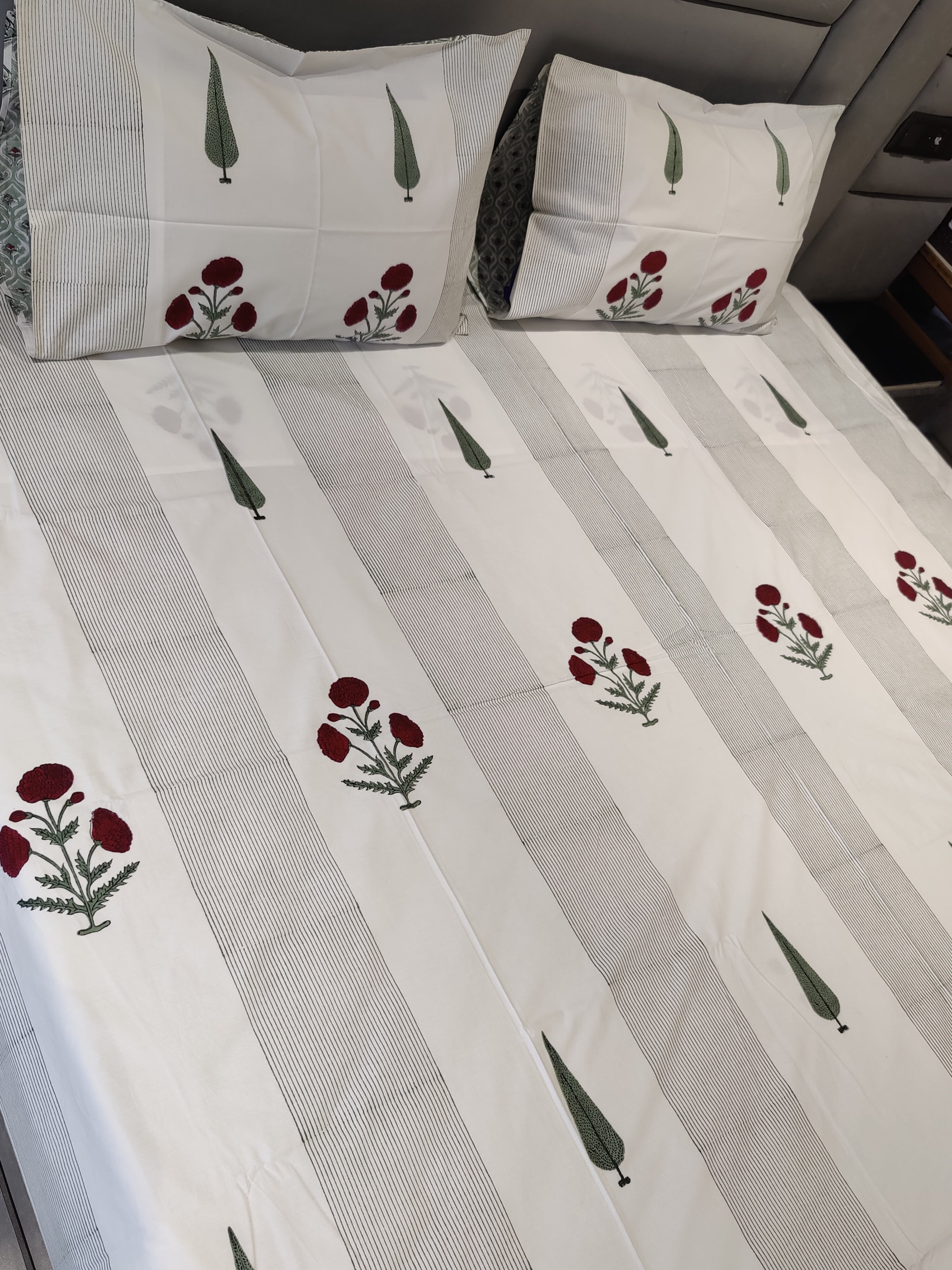 POPPY WITH PANELLING HANDBLOCK PRINTED BEDSHEET WITH TWO REVERSIBLE PILLOW COVERS