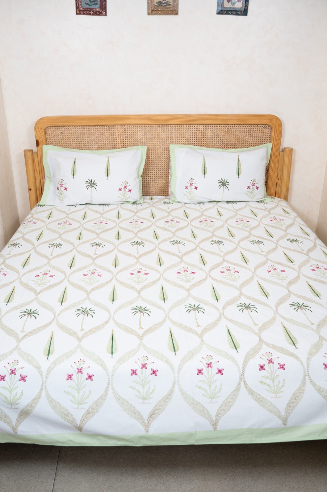 HAND BLOCK PRINTED BEDSHEET WITH TWO REVERSIBLE PILLOW COVERS