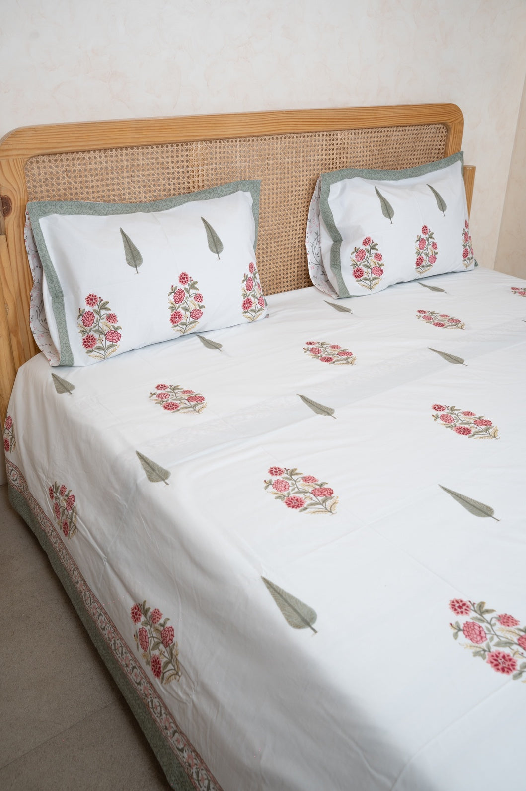 HAND BLOCK PRINTED BEDSHEET WITH TWO REVERSIBLE PILLOW COVERS