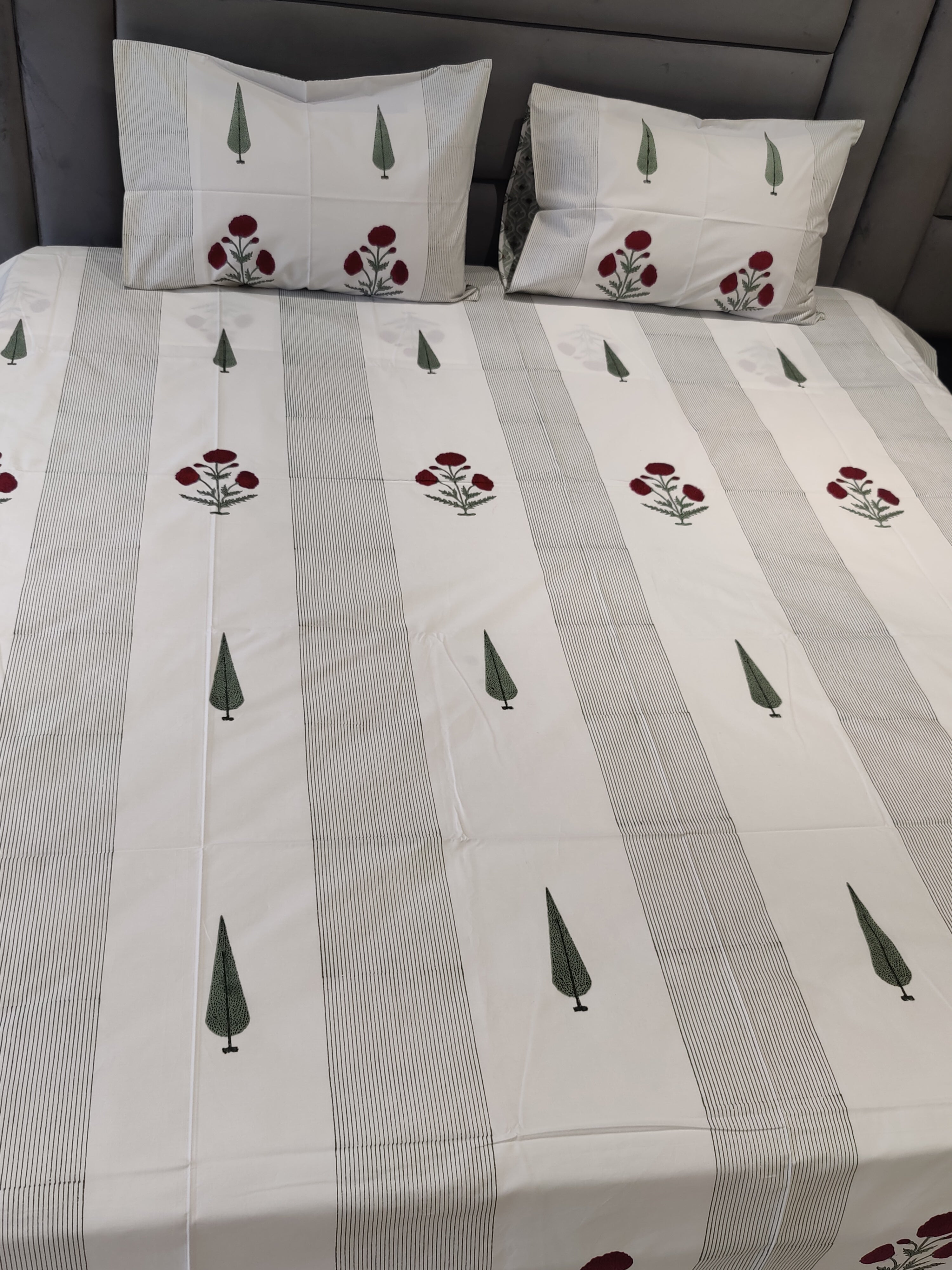 POPPY WITH PANELLING HANDBLOCK PRINTED BEDSHEET WITH TWO REVERSIBLE PILLOW COVERS