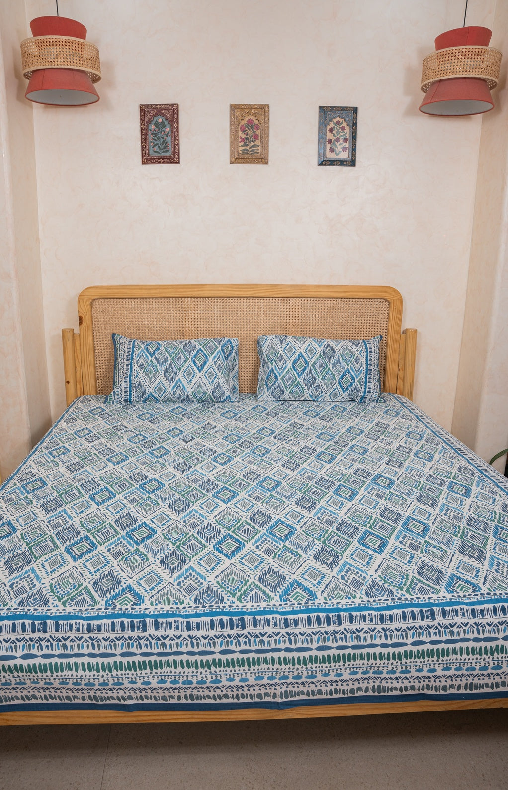 SHALIMAR BEDSHEET WITH TWO REVERSIBLE PILLOW COVERS