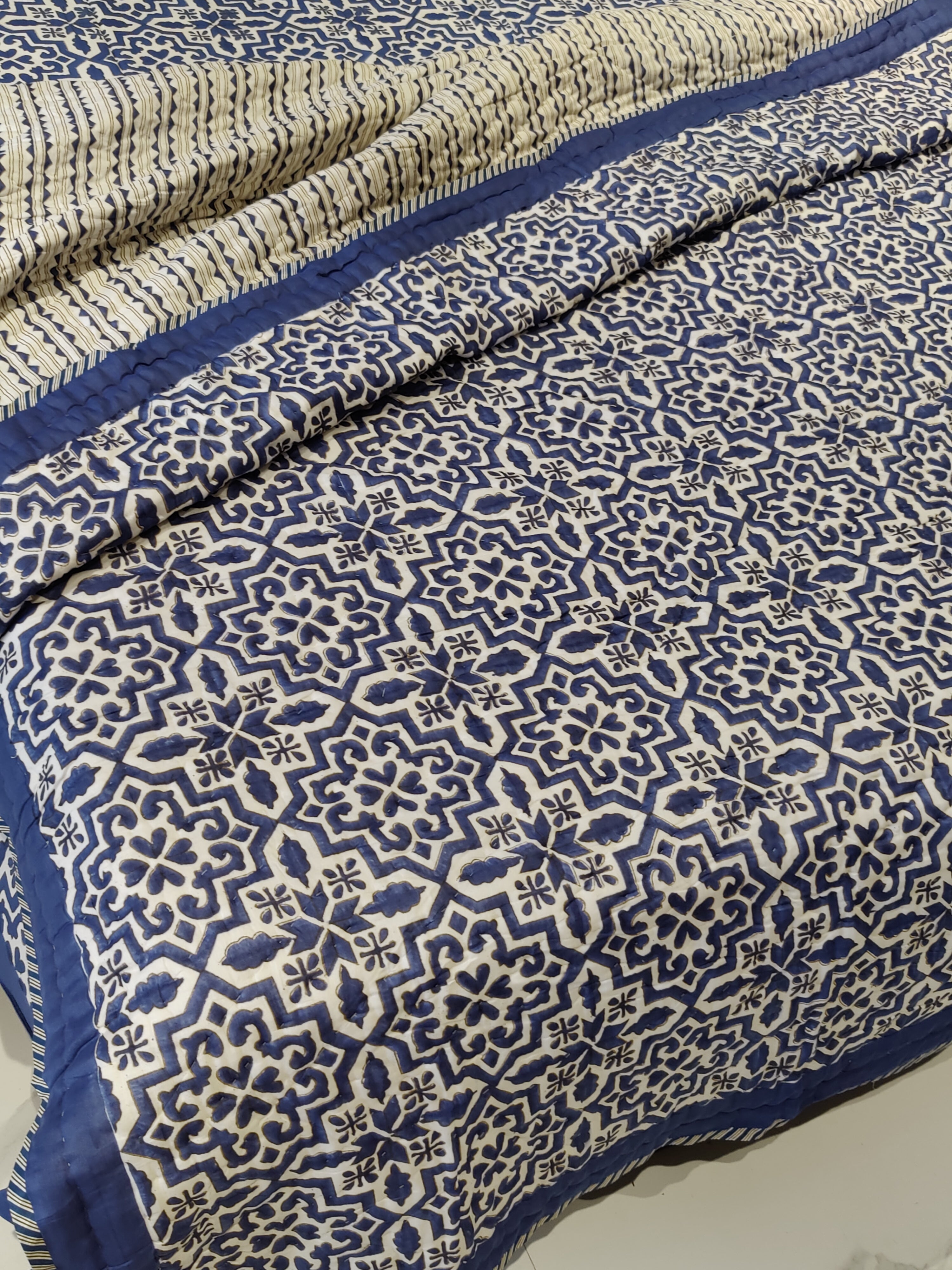 GEOMETRICAL BLUE HAND BLOCK PRINTED REVERSIBLE MULMUL QUILT