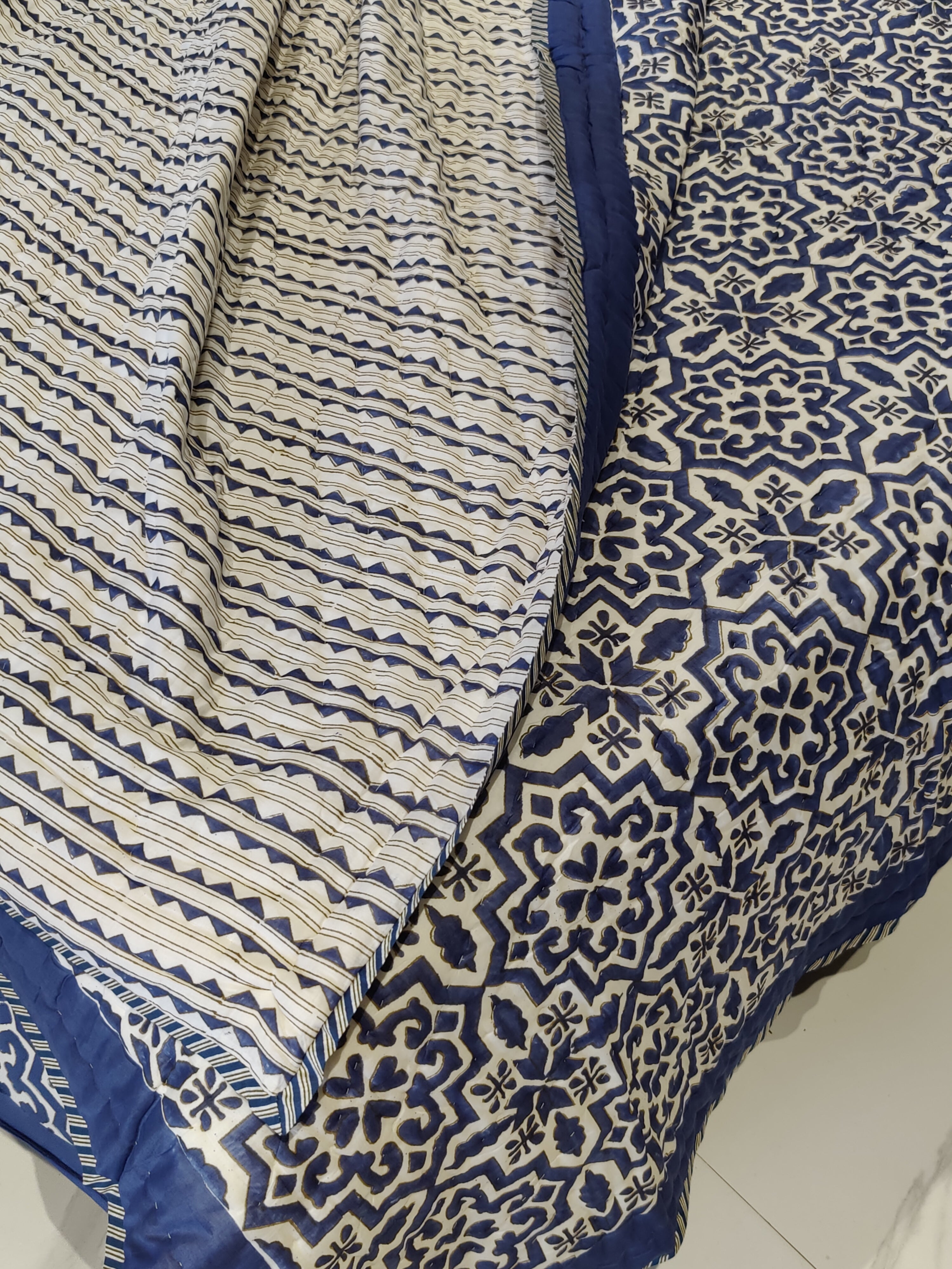 GEOMETRICAL BLUE HAND BLOCK PRINTED REVERSIBLE MULMUL QUILT