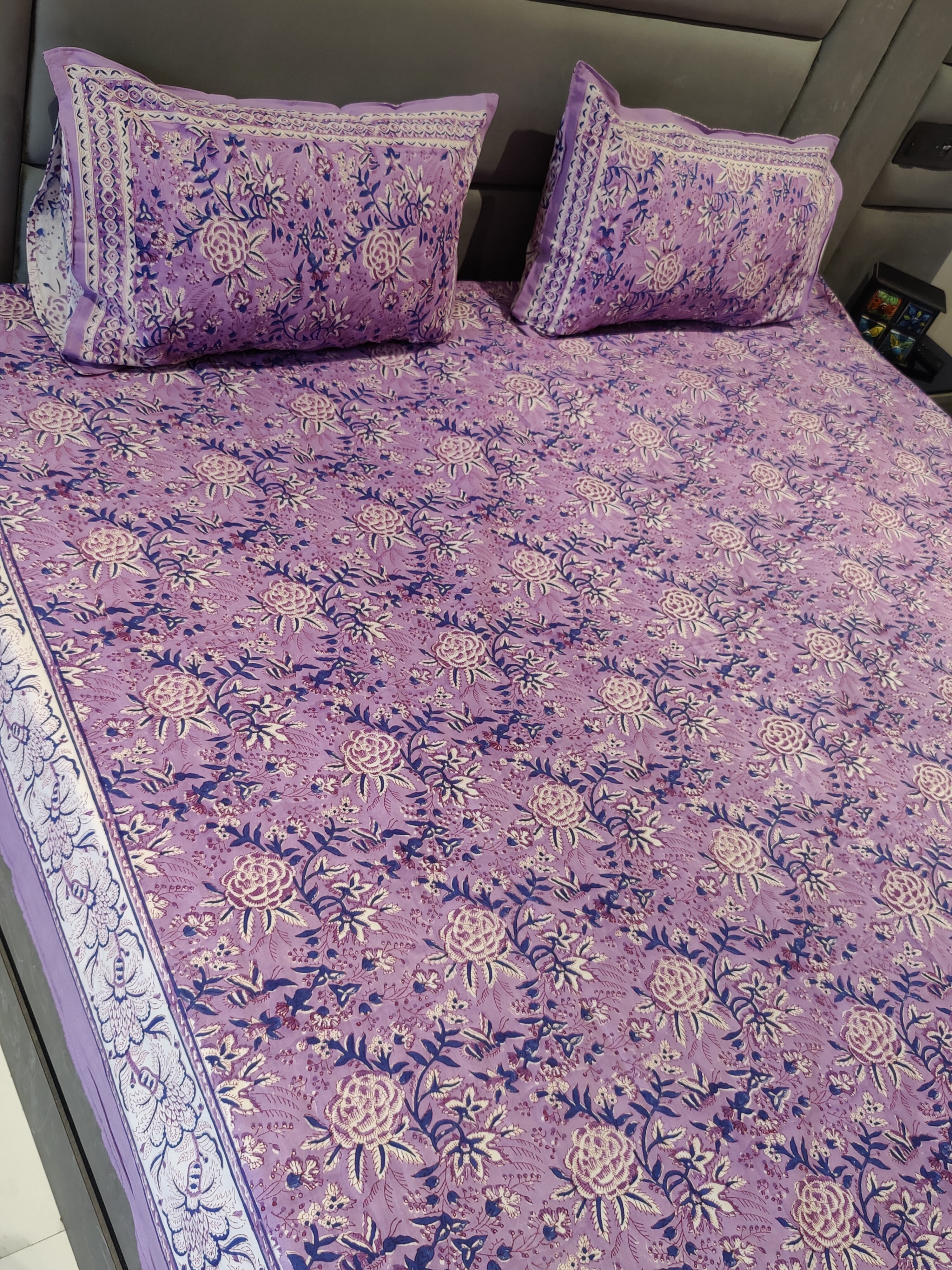 FESTIVE HANDBLOCK PRINTED BEDSHEET WITH 2 REVERSIBLE PILLOW COVERS