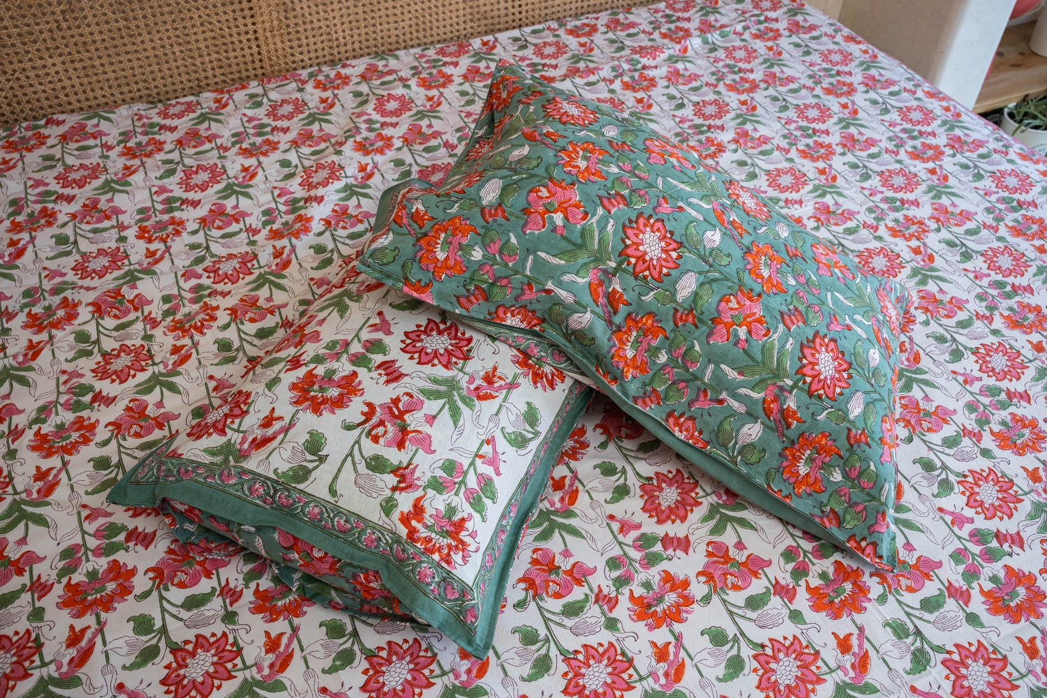 FESTIVE HANDBLOCK PRINTED BEDSHEET WITH 2 REVERSIBLE PILLOW COVERS