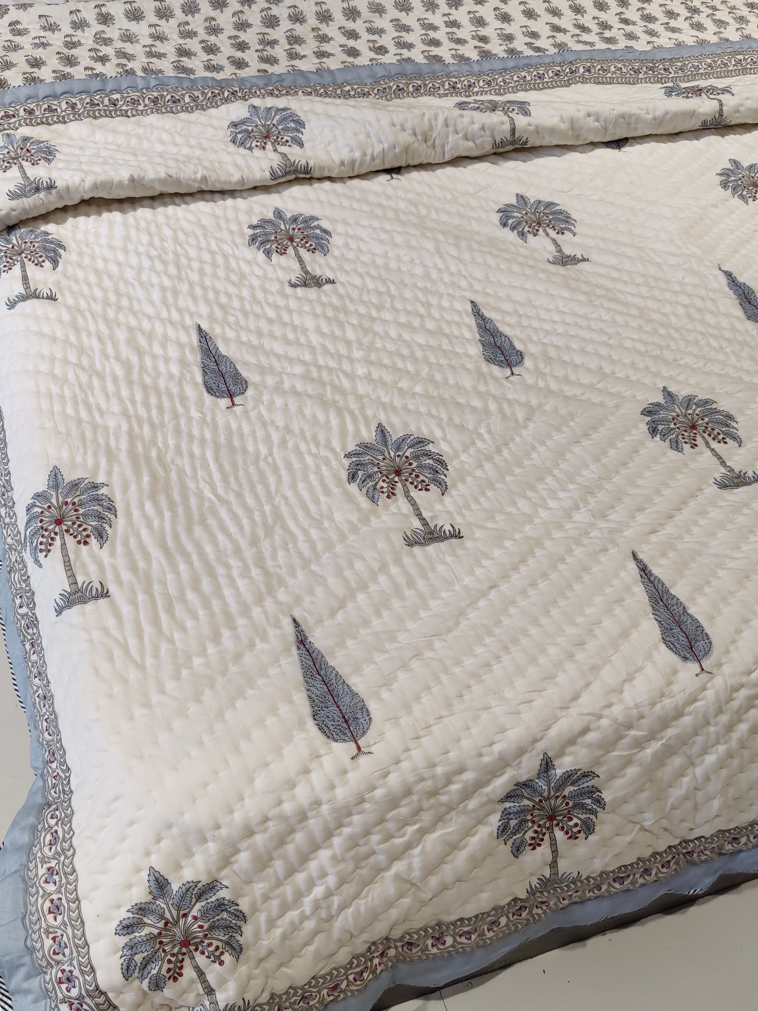 GREY PALM CYPRESS HAND BLOCK PRINTED REVERSIBLE MULMUL QUILT