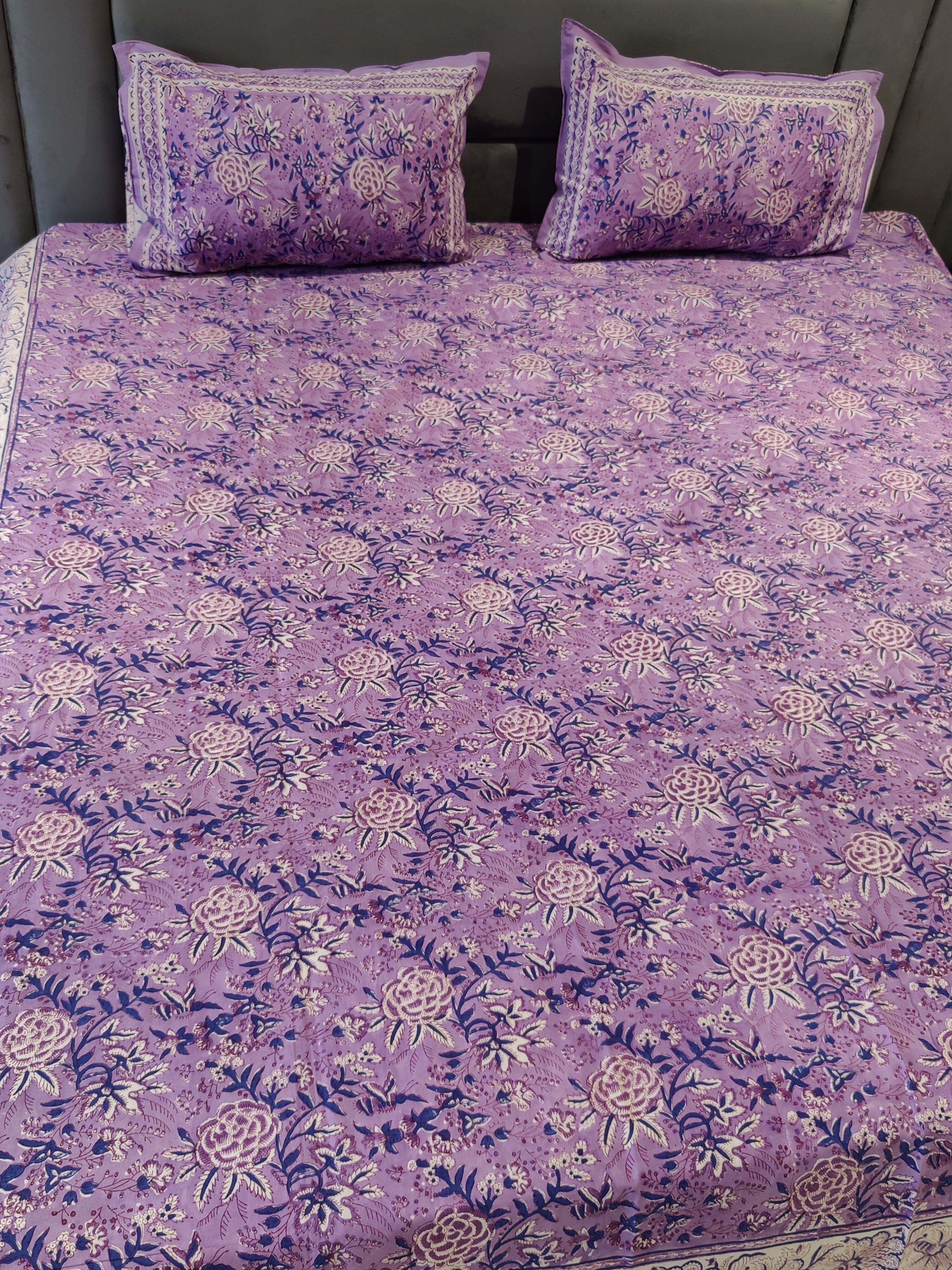 FESTIVE HANDBLOCK PRINTED BEDSHEET WITH 2 REVERSIBLE PILLOW COVERS