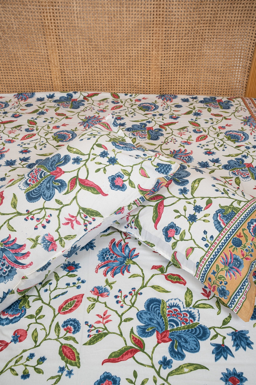 SHALIMAR BEDSHEET WITH TWO REVERSIBLE PILLOW COVERS