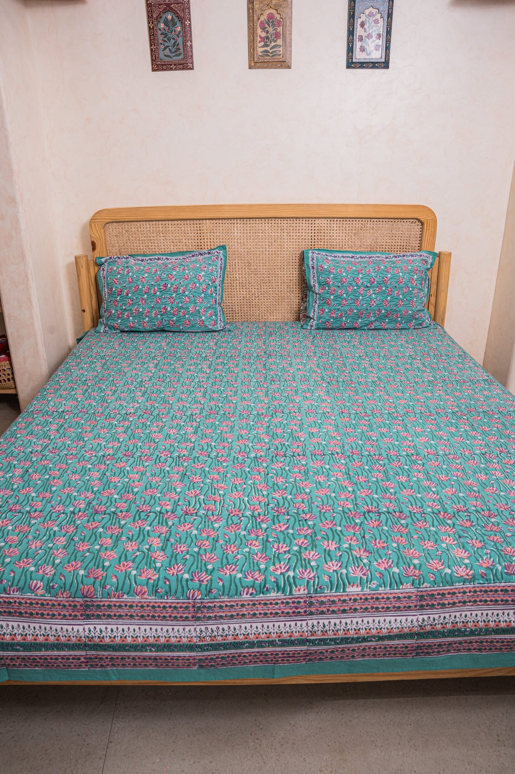FESTIVE HANDBLOCK PRINTED BEDSHEET WITH 2 REVERSIBLE PILLOW COVERS