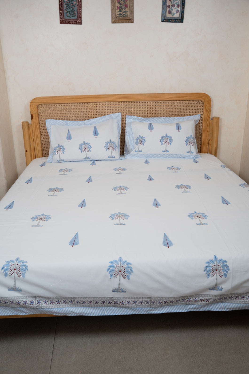 HAND BLOCK PRINTED BEDSHEET WITH TWO REVERSIBLE PILLOW COVERS