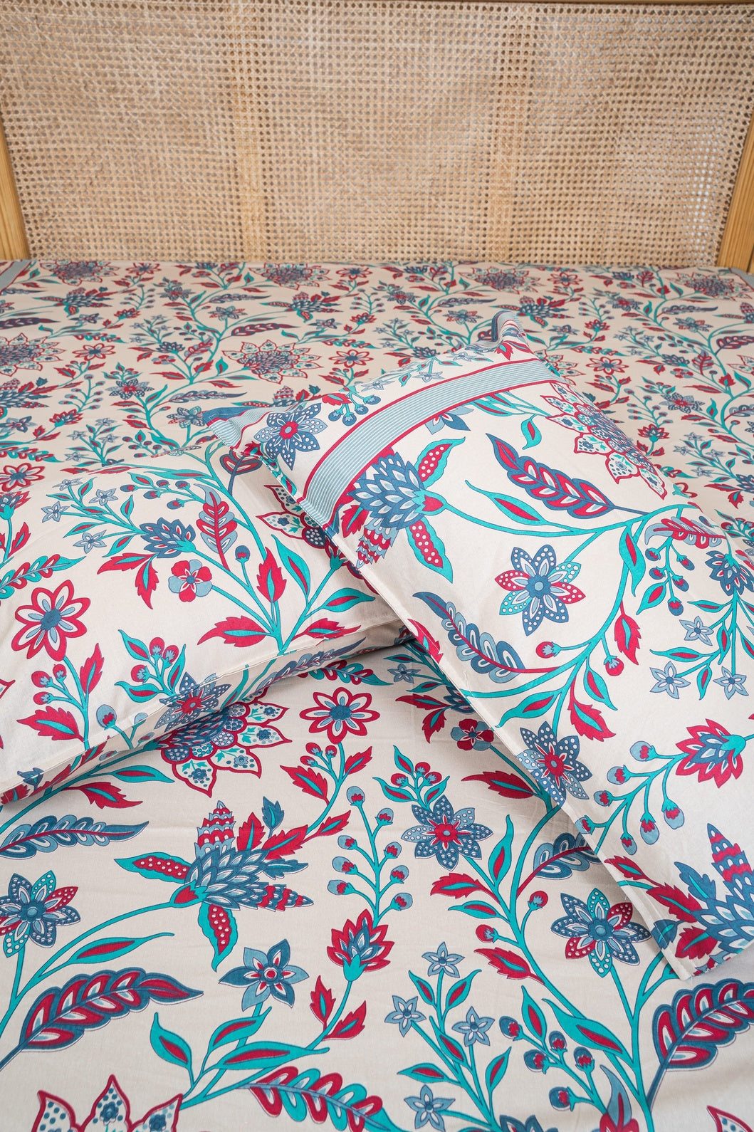 SHALIMAR BEDSHEET WITH TWO REVERSIBLE PILLOW COVERS