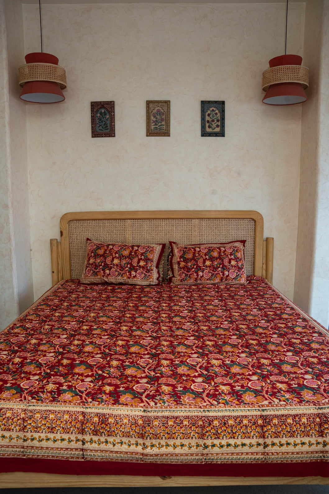 FESTIVE HANDBLOCK PRINTED BEDSHEET WITH 2 REVERSIBLE PILLOW COVERS
