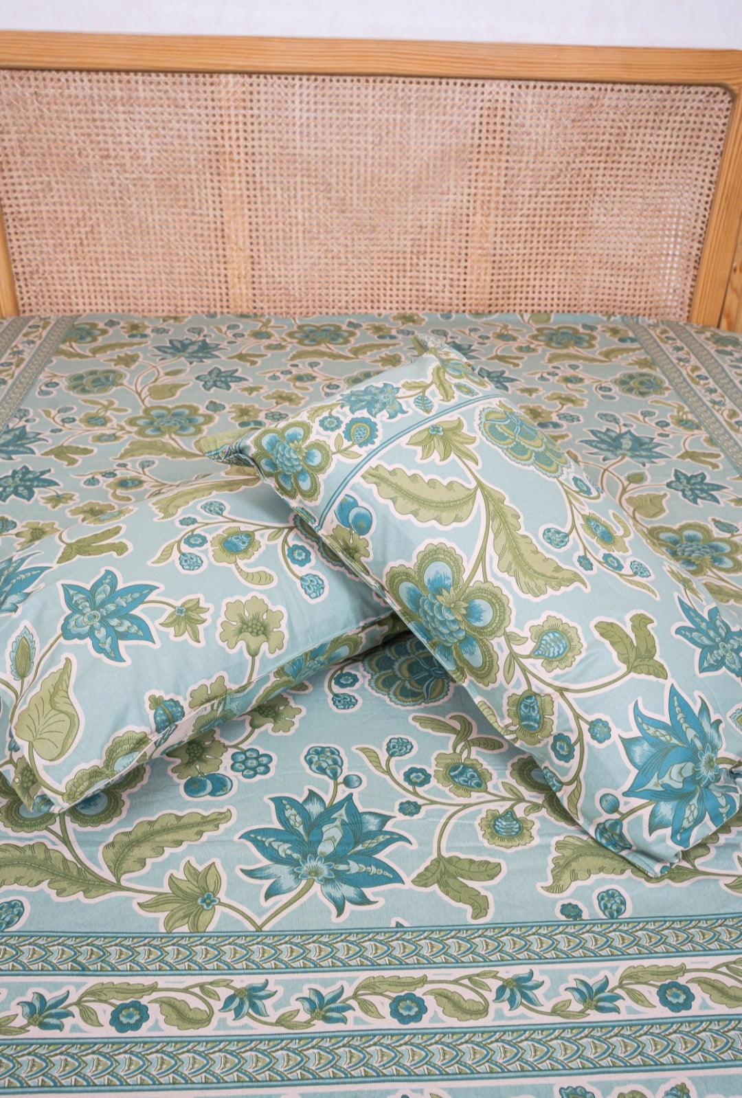 SHALIMAR BEDSHEET WITH TWO REVERSIBLE PILLOW COVERS