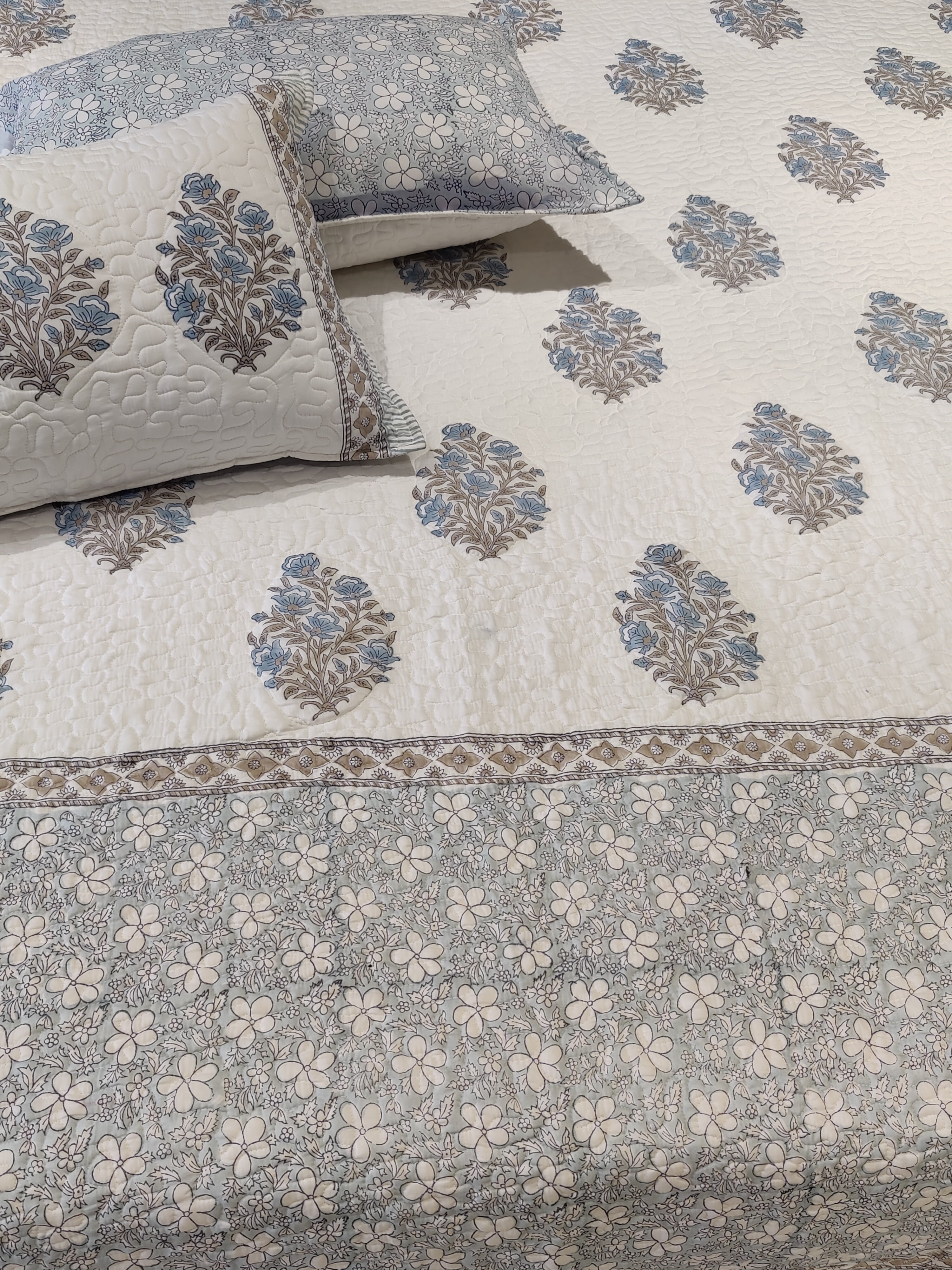DISHA HANDBLOCK PRINTED QUILTED BEDCOVER