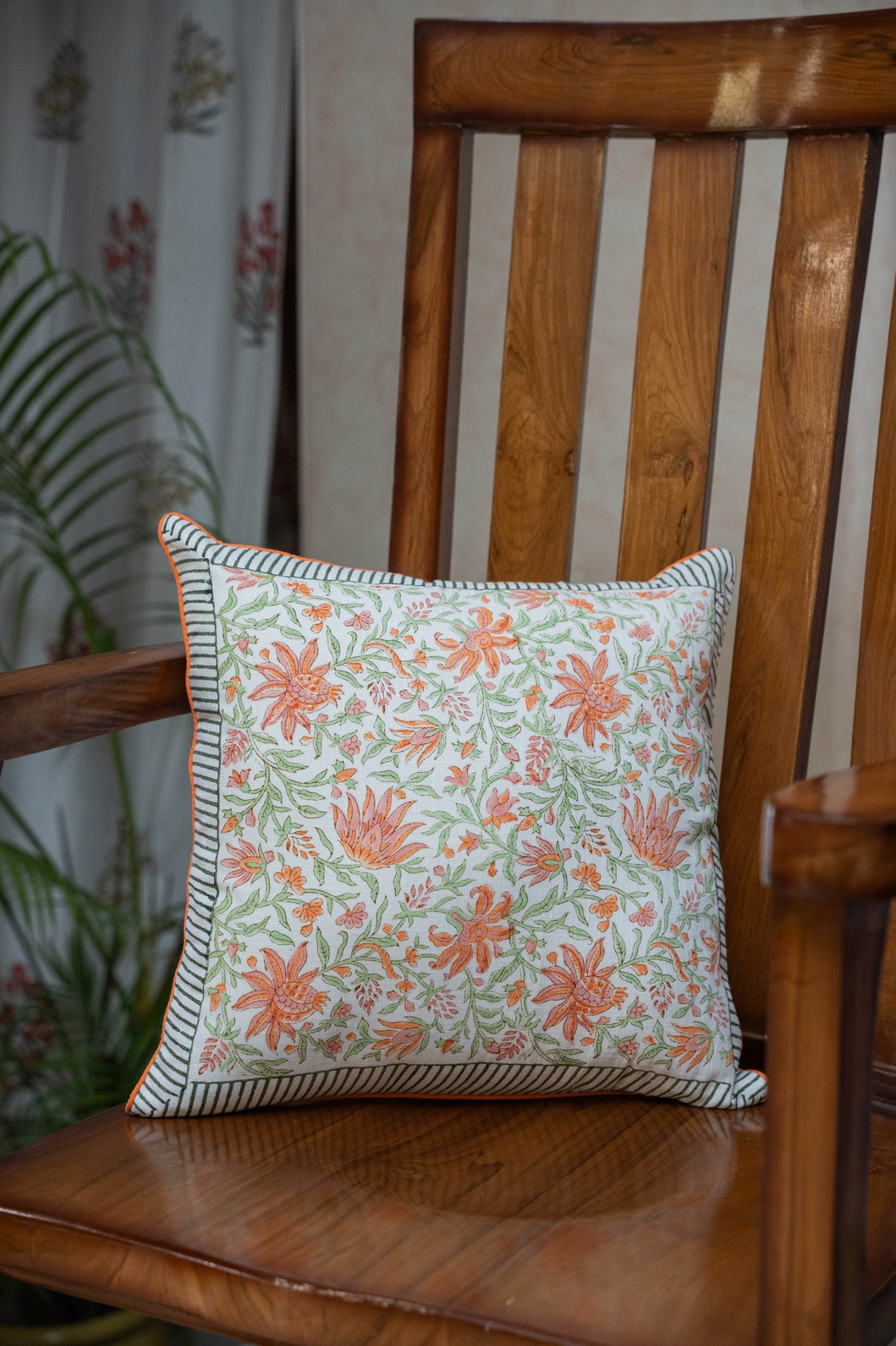 A PAIR OF HANDBLOCK PRINTED 16*16 INCHES CUSHION COVER