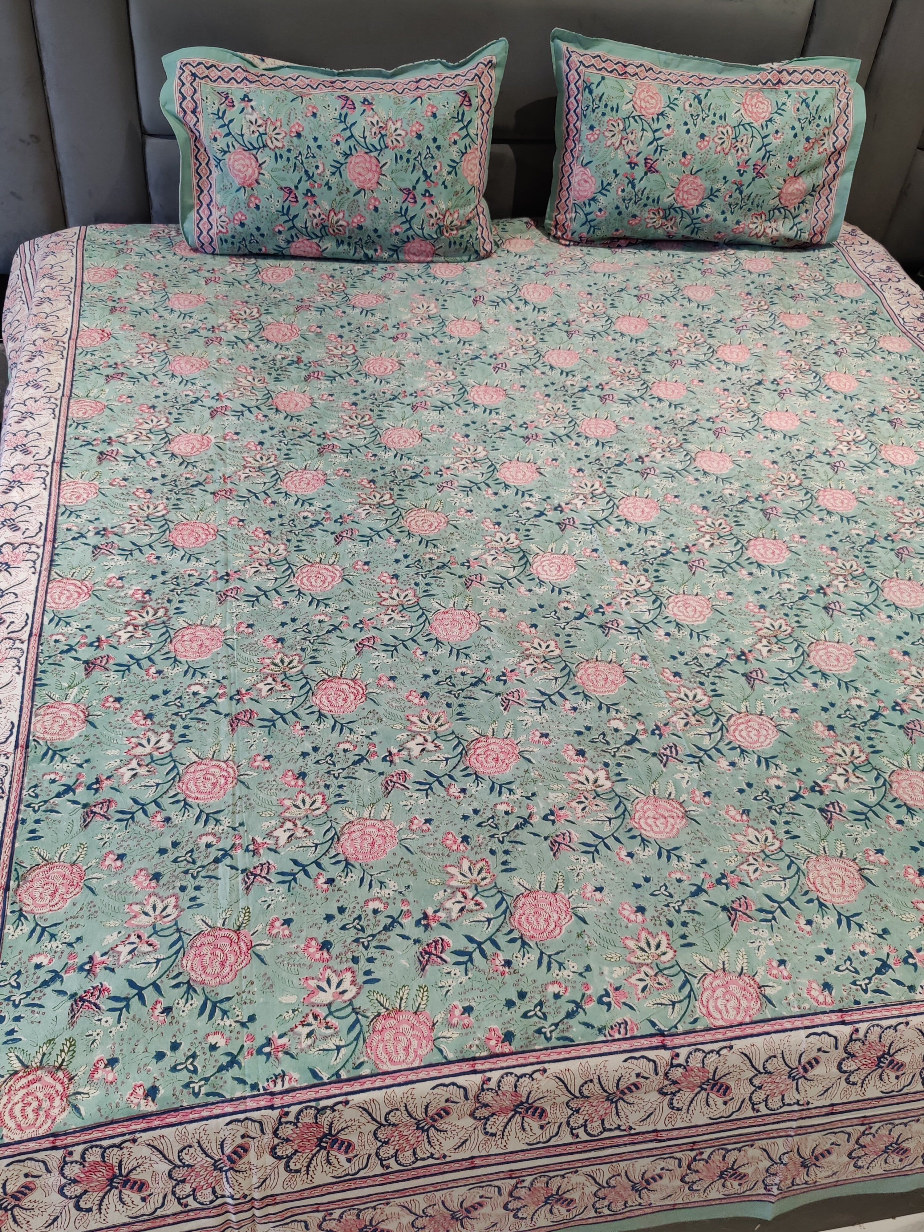 FESTIVE HANDBLOCK PRINTED BEDSHEET WITH 2 REVERSIBLE PILLOW COVERS