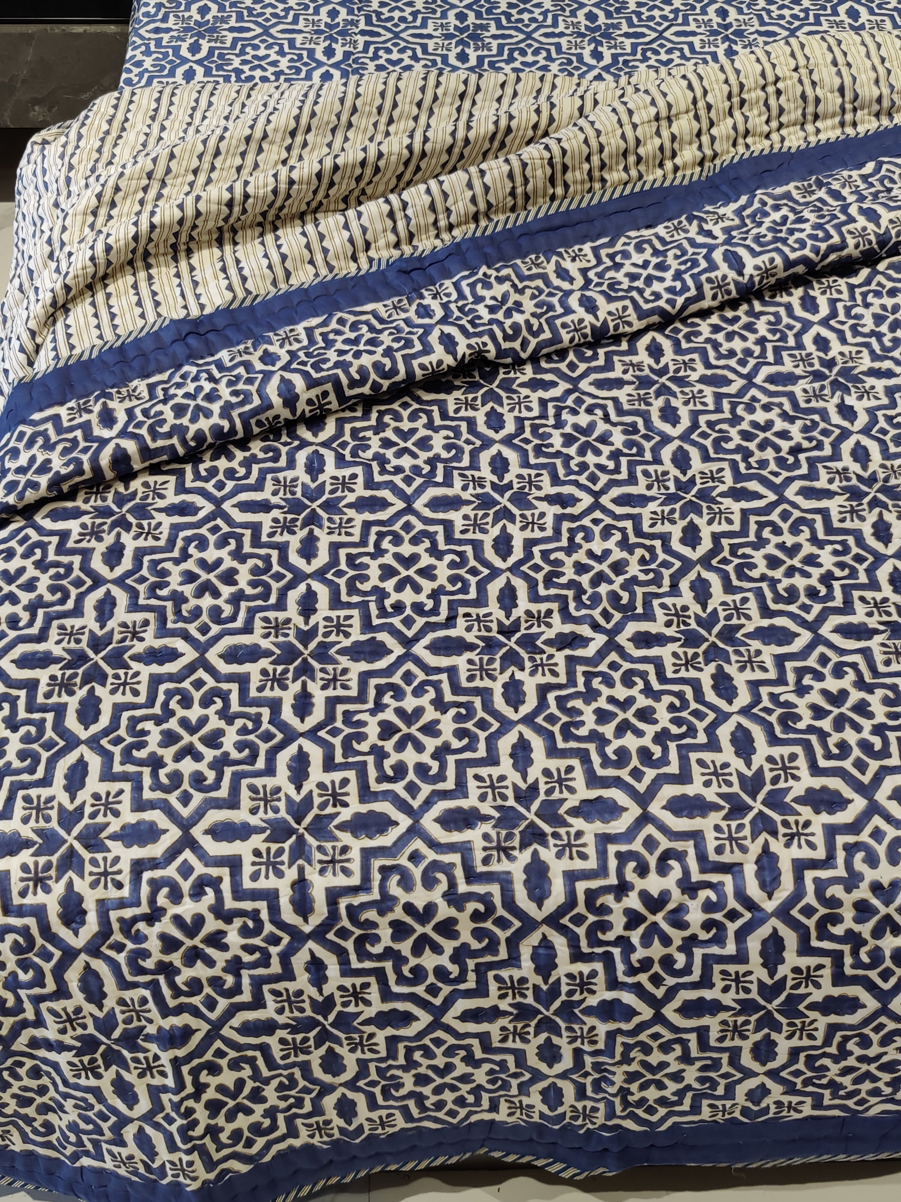 GEOMETRICAL BLUE HAND BLOCK PRINTED REVERSIBLE MULMUL QUILT