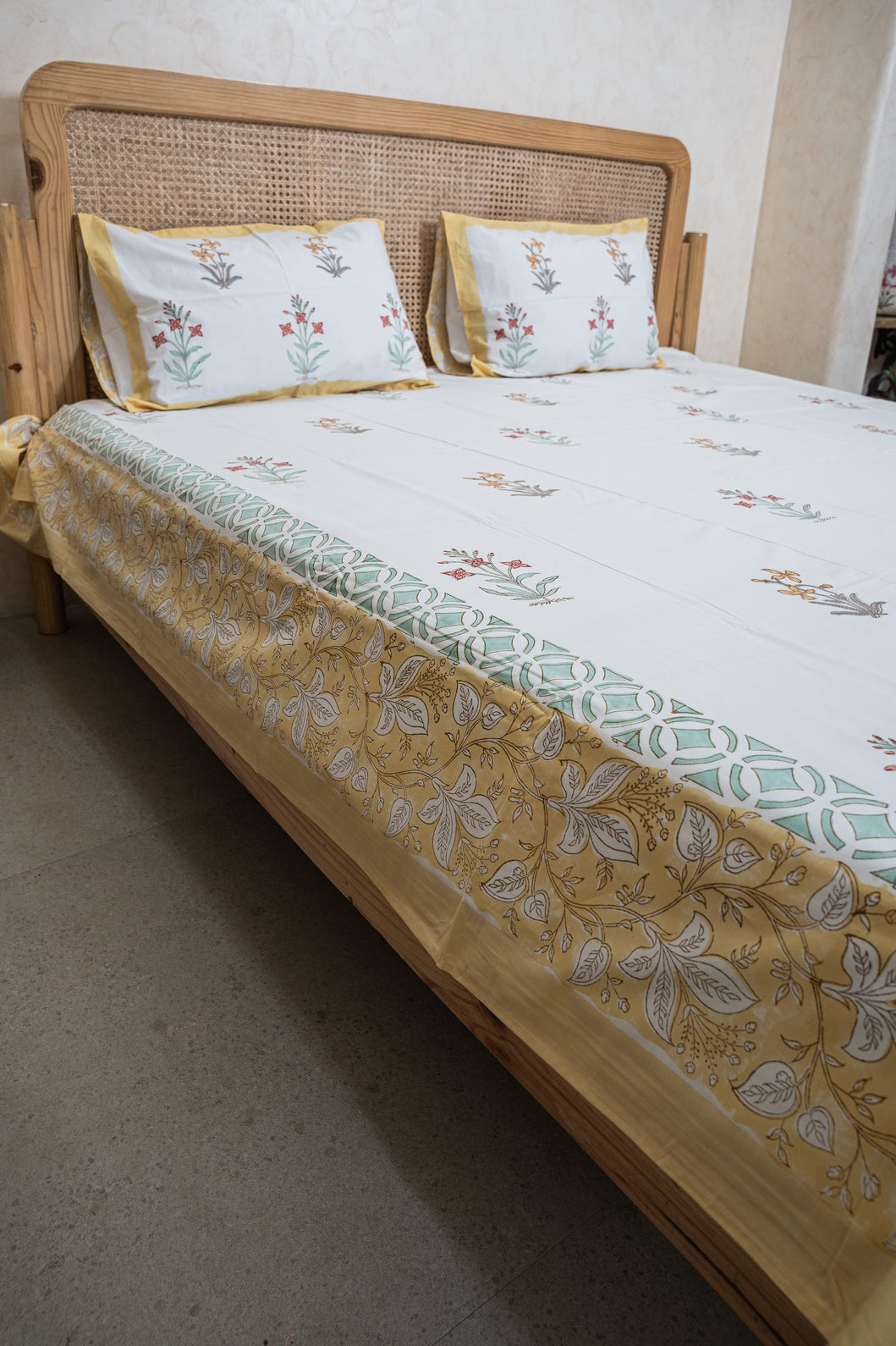 RASHIKA HANDBLOCK PRINTED BEDSHEET WITH TWO REVERSIBLE PILLOW COVERS