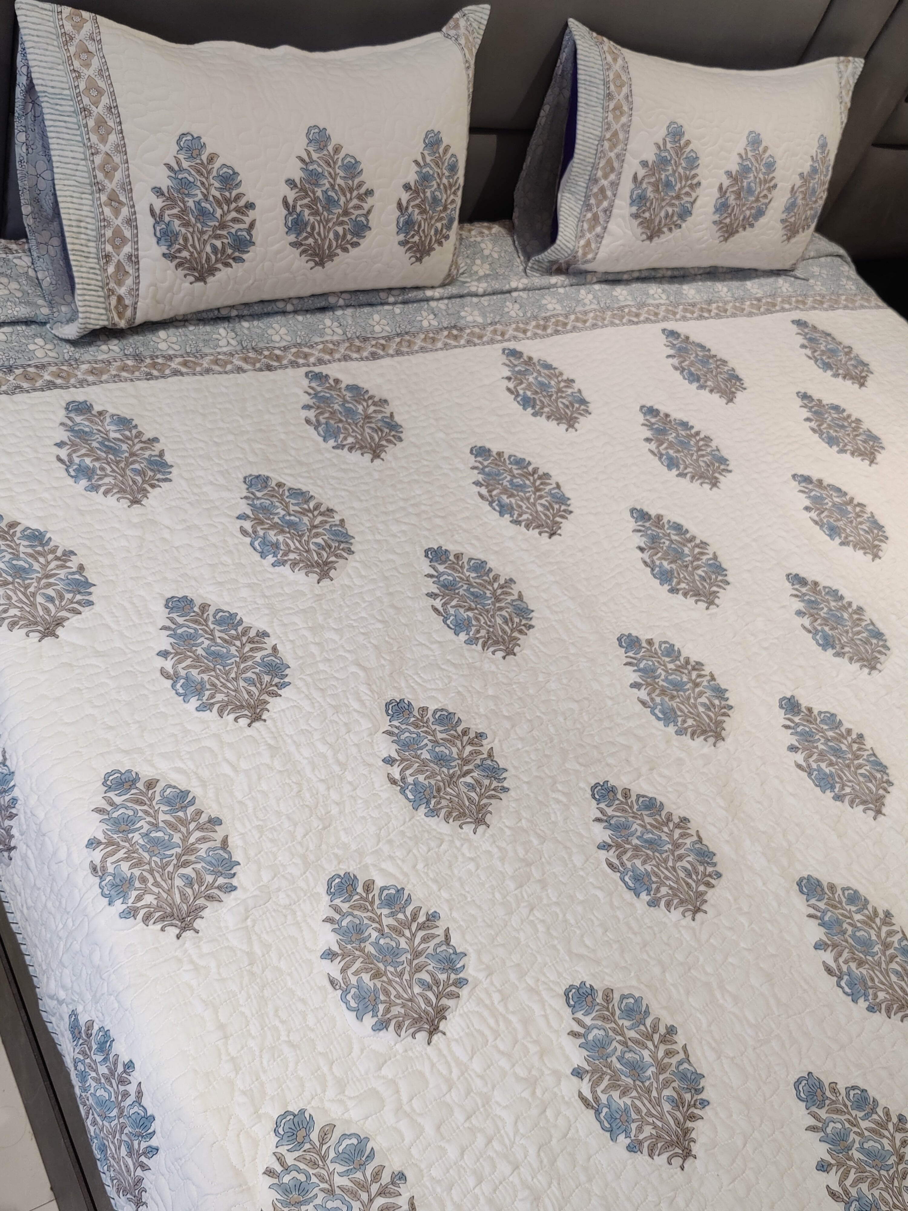 DISHA HANDBLOCK PRINTED QUILTED BEDCOVER