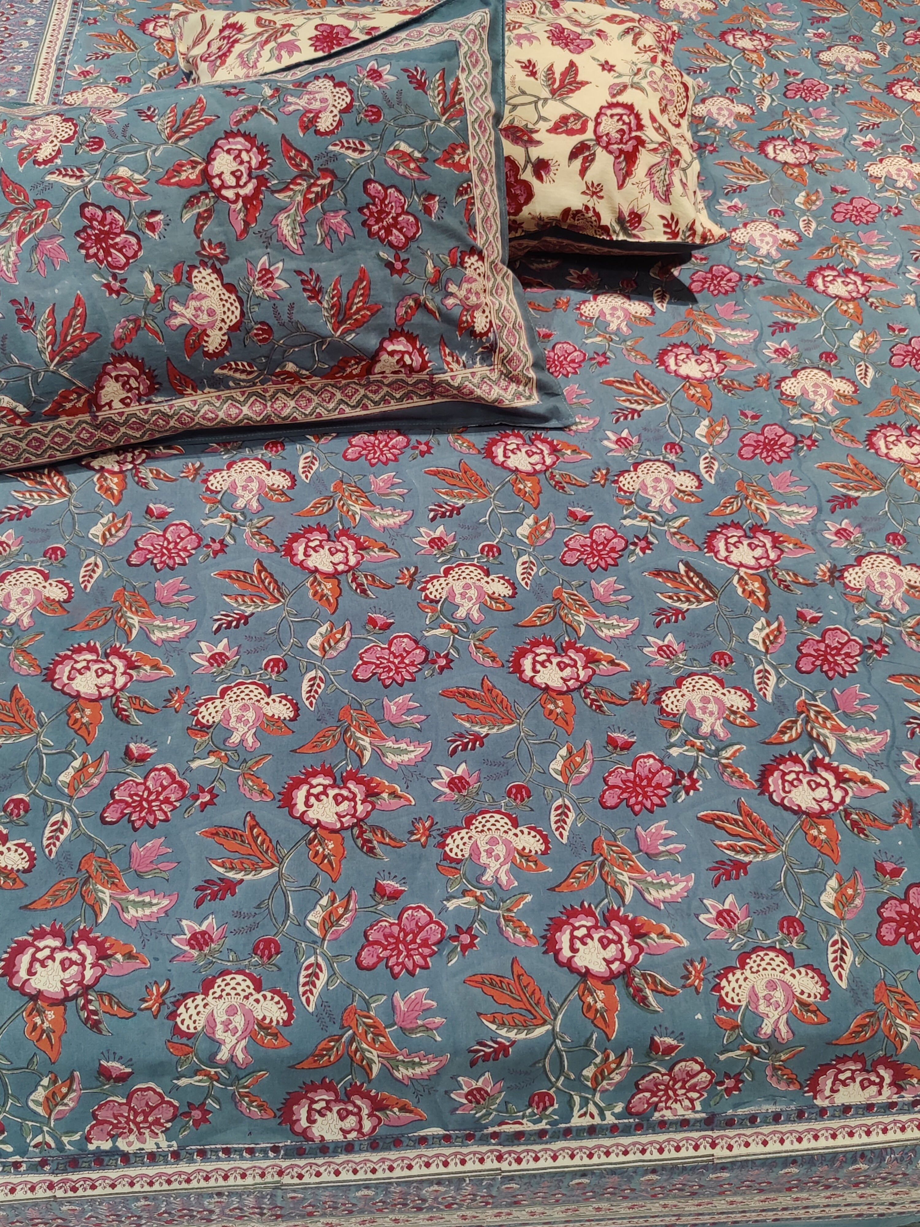 FESTIVE HAND BLOCK PRINTED BEDSHEET WITH TWO REVERSIBLE PILLOW COVERS