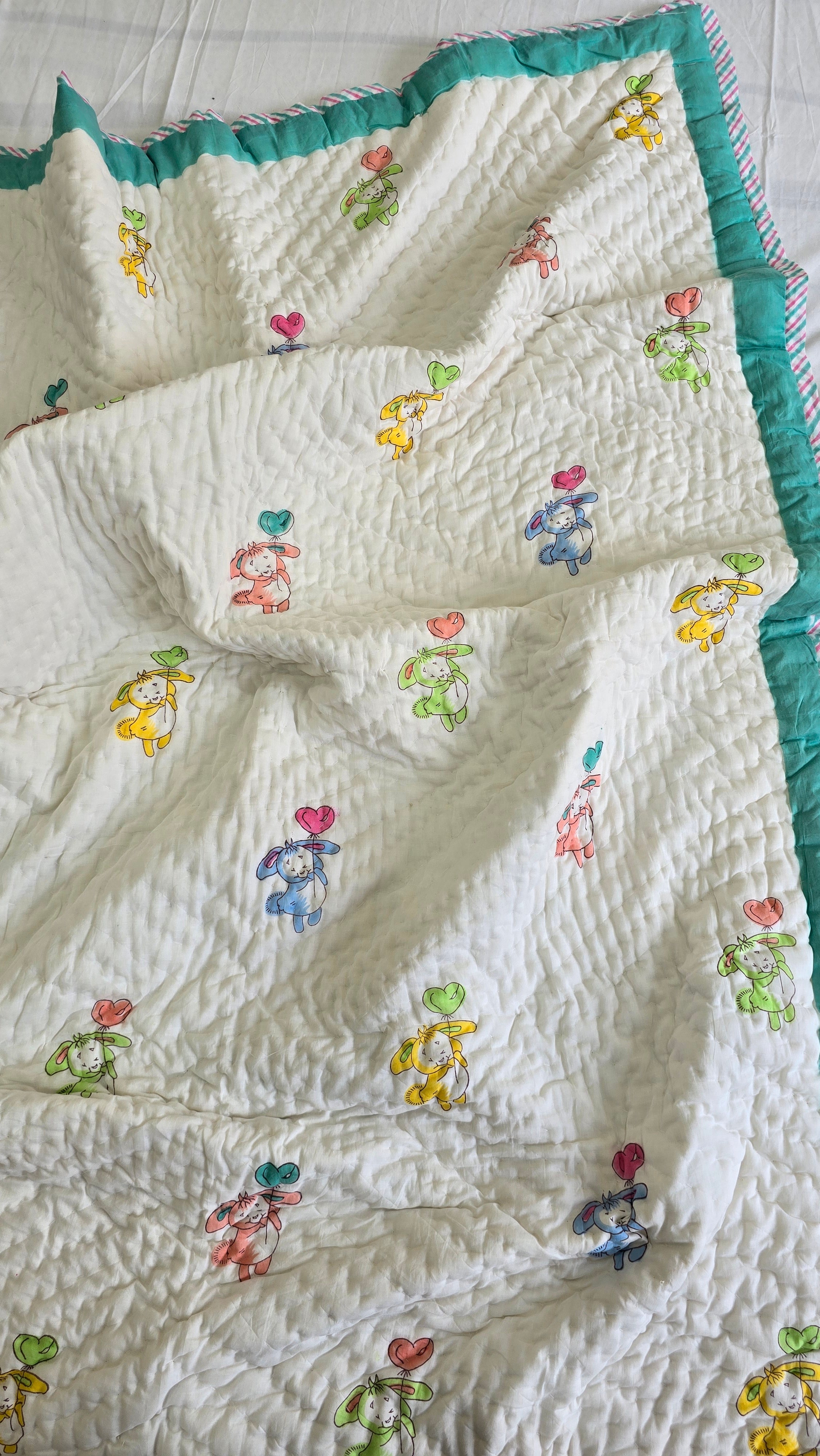 LOVEY DOVEY HANDBLOCK PRINTED REVERSIBLE MULMUL BABY QUILT