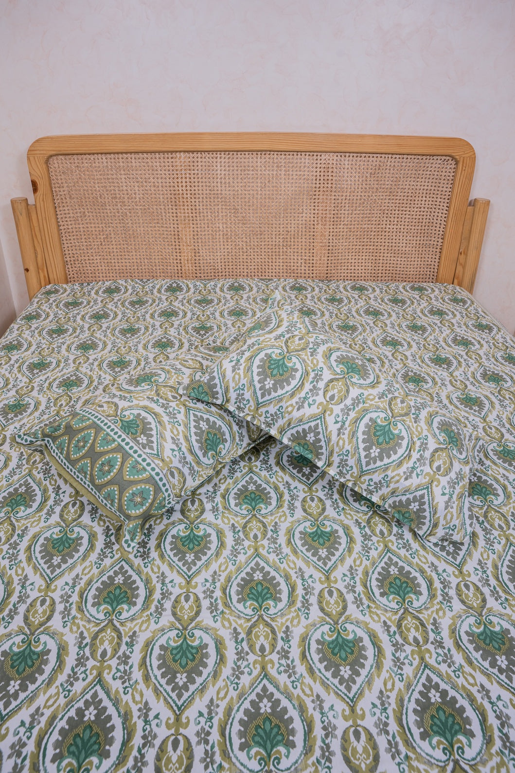 SHALIMAR BEDSHEET WITH TWO REVERSIBLE PILLOW COVERS