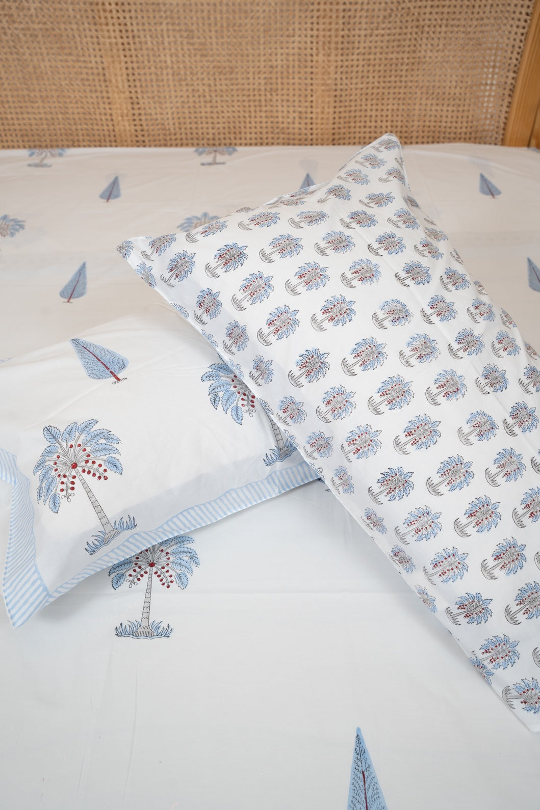 HAND BLOCK PRINTED BEDSHEET WITH TWO REVERSIBLE PILLOW COVERS