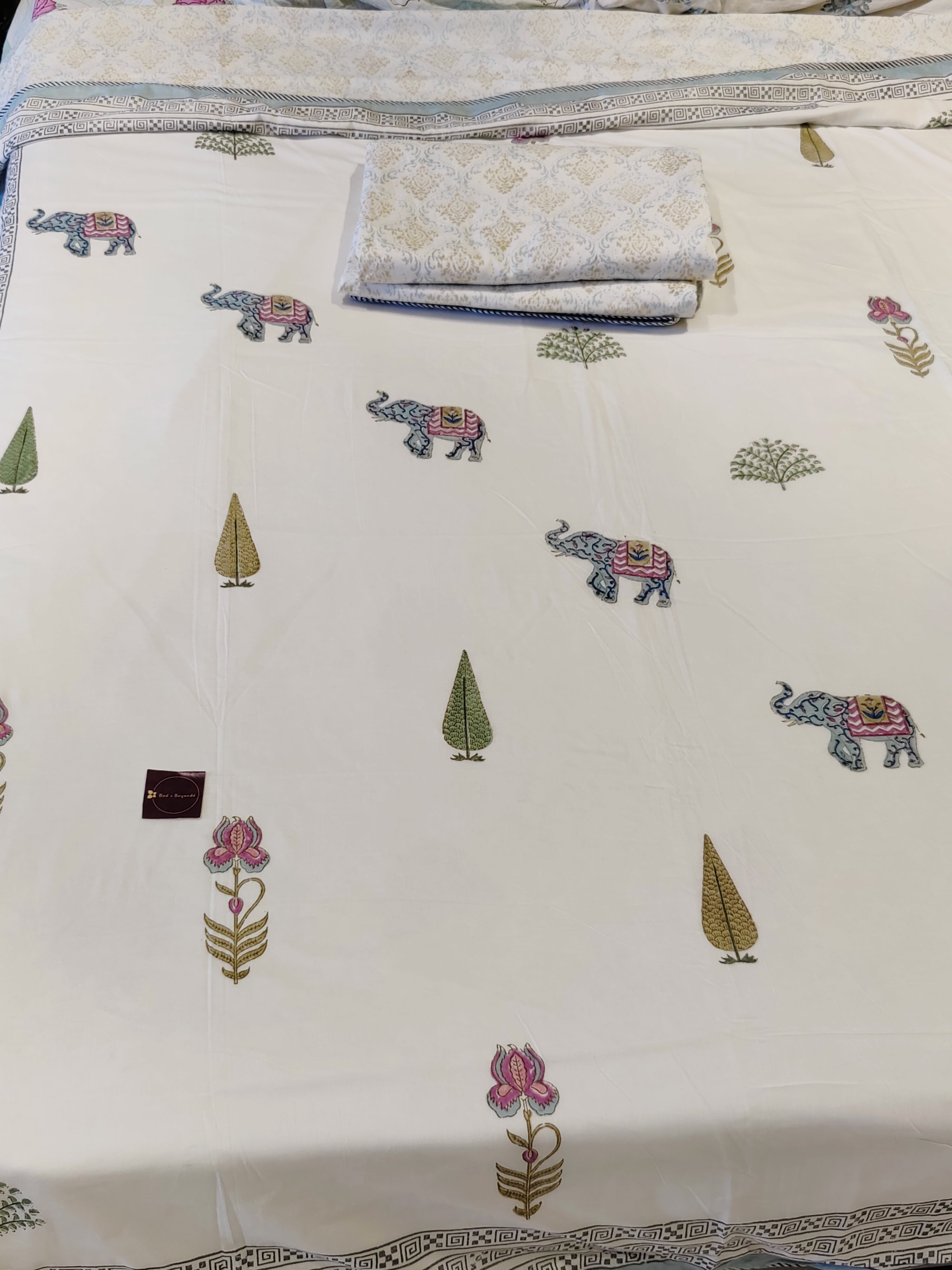 WALKING ELEPHANT HANDBLOCK PRINTED REVERSIBLE MULMUL DOHAR